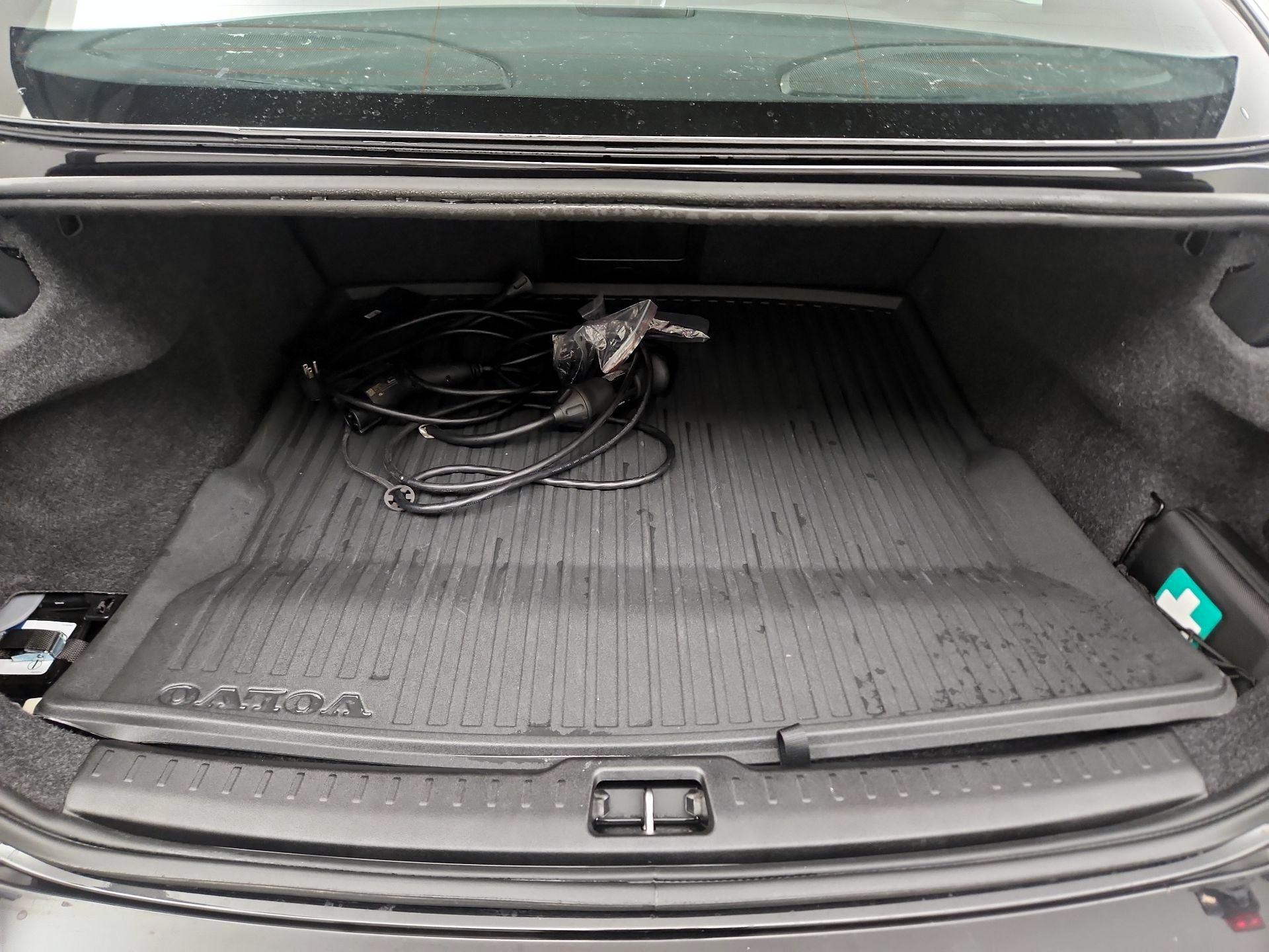 Thumbnail: 2024 Volvo S60 - 17