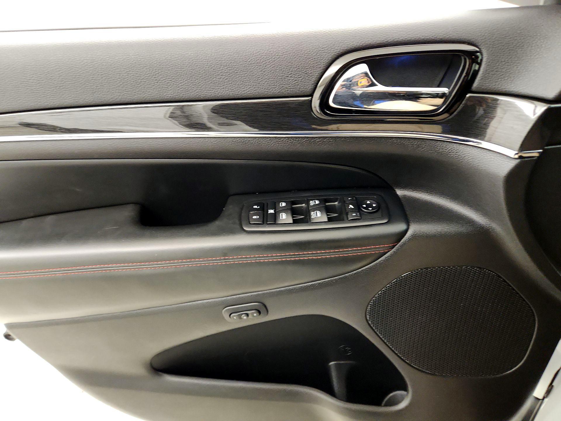 Thumbnail: 2020 Jeep Grand Cherokee - 12