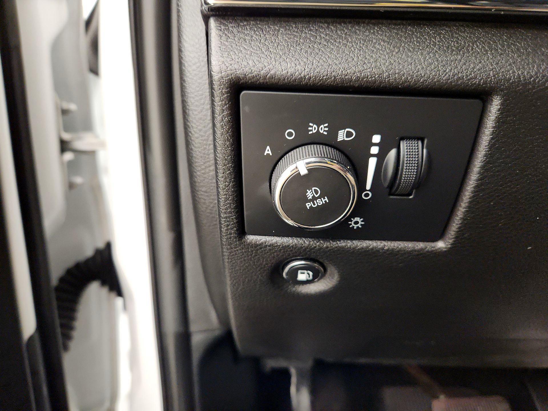 Thumbnail: 2020 Jeep Grand Cherokee - 13