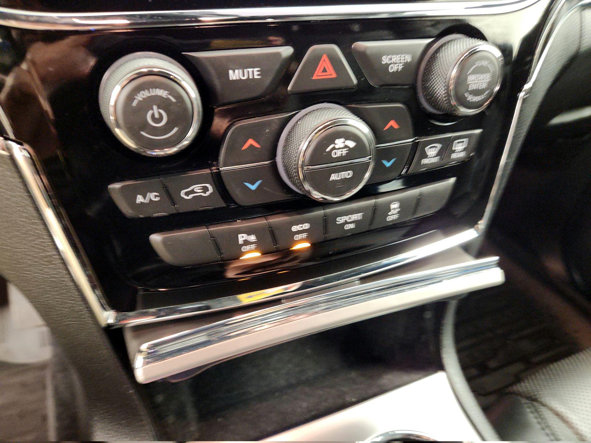 Thumbnail: 2020 Jeep Grand Cherokee - 17