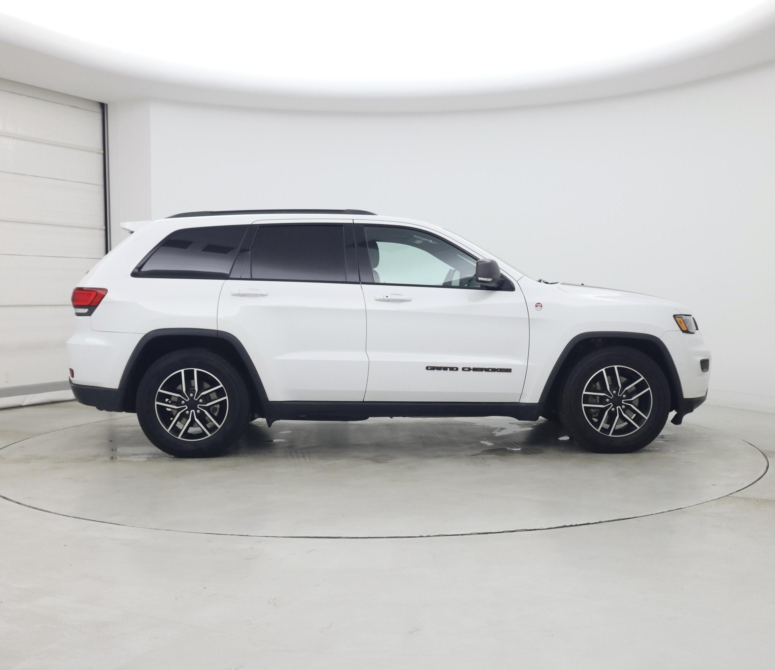Thumbnail: 2020 Jeep Grand Cherokee - 7