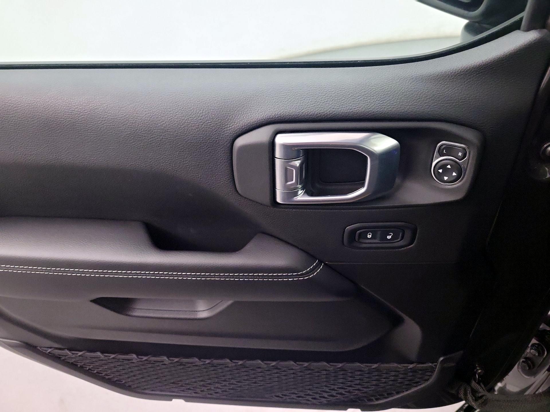 Thumbnail: 2022 Jeep Wrangler - 10