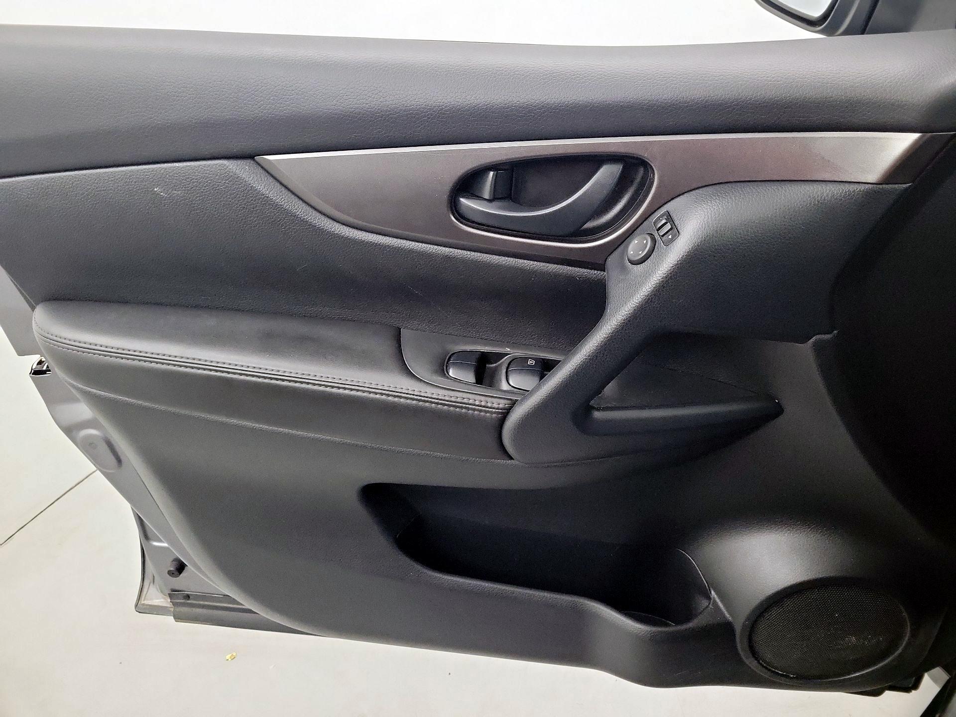 Thumbnail: 2022 Nissan Rogue Sport - 10