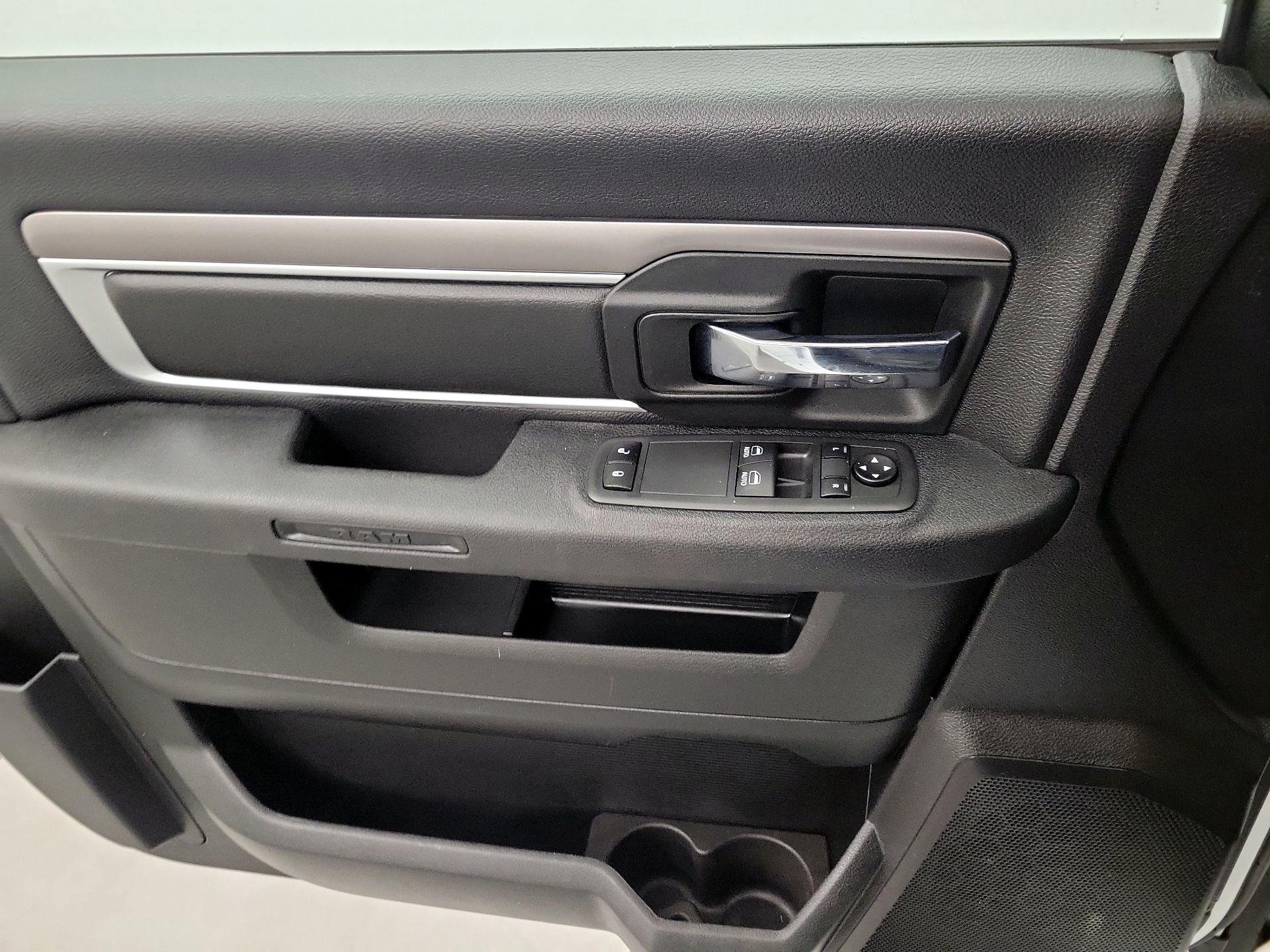 Thumbnail: 2022 RAM 1500 Classic - 10