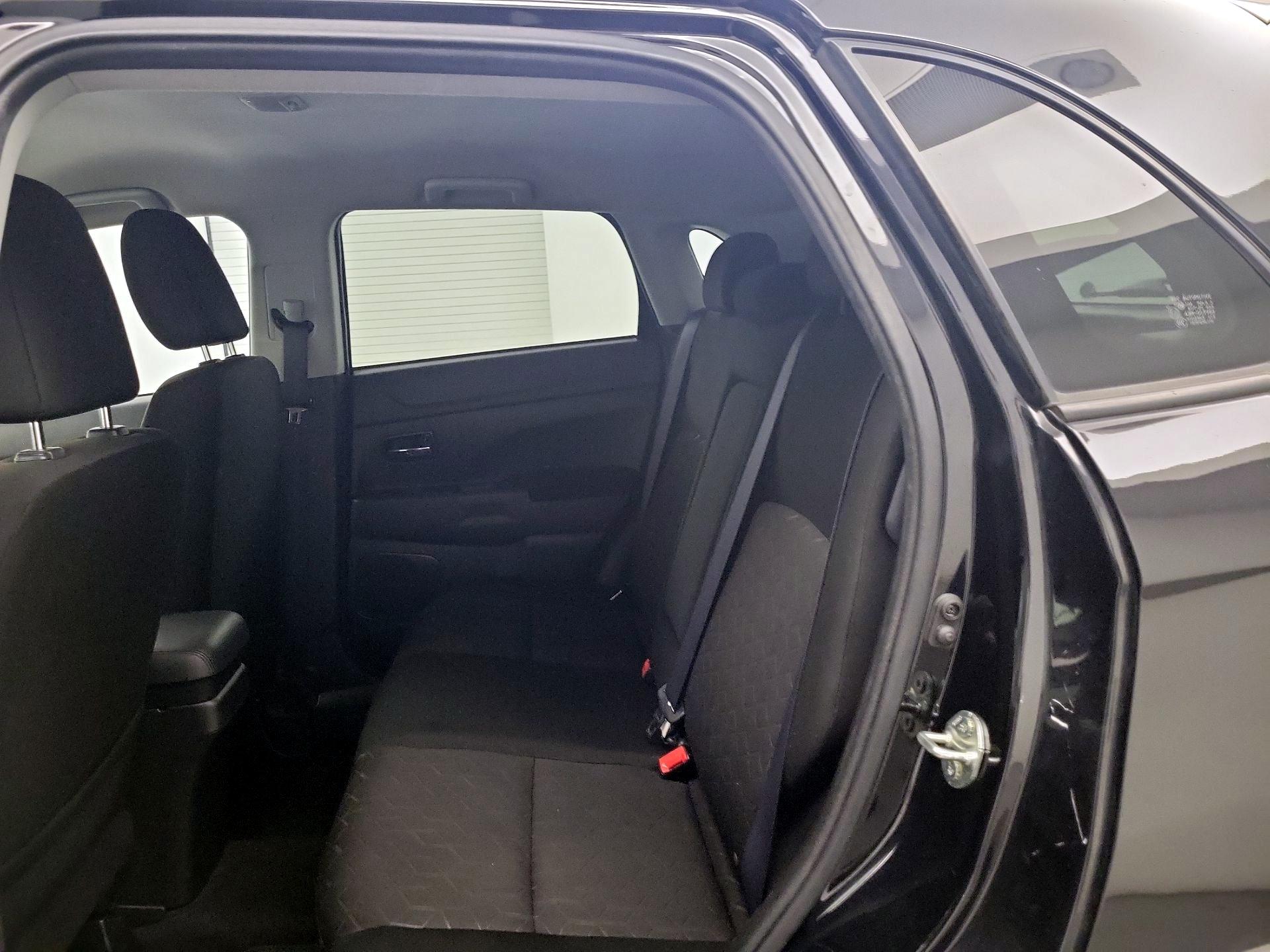 Thumbnail: 2021 Mitsubishi Outlander Sport - 17