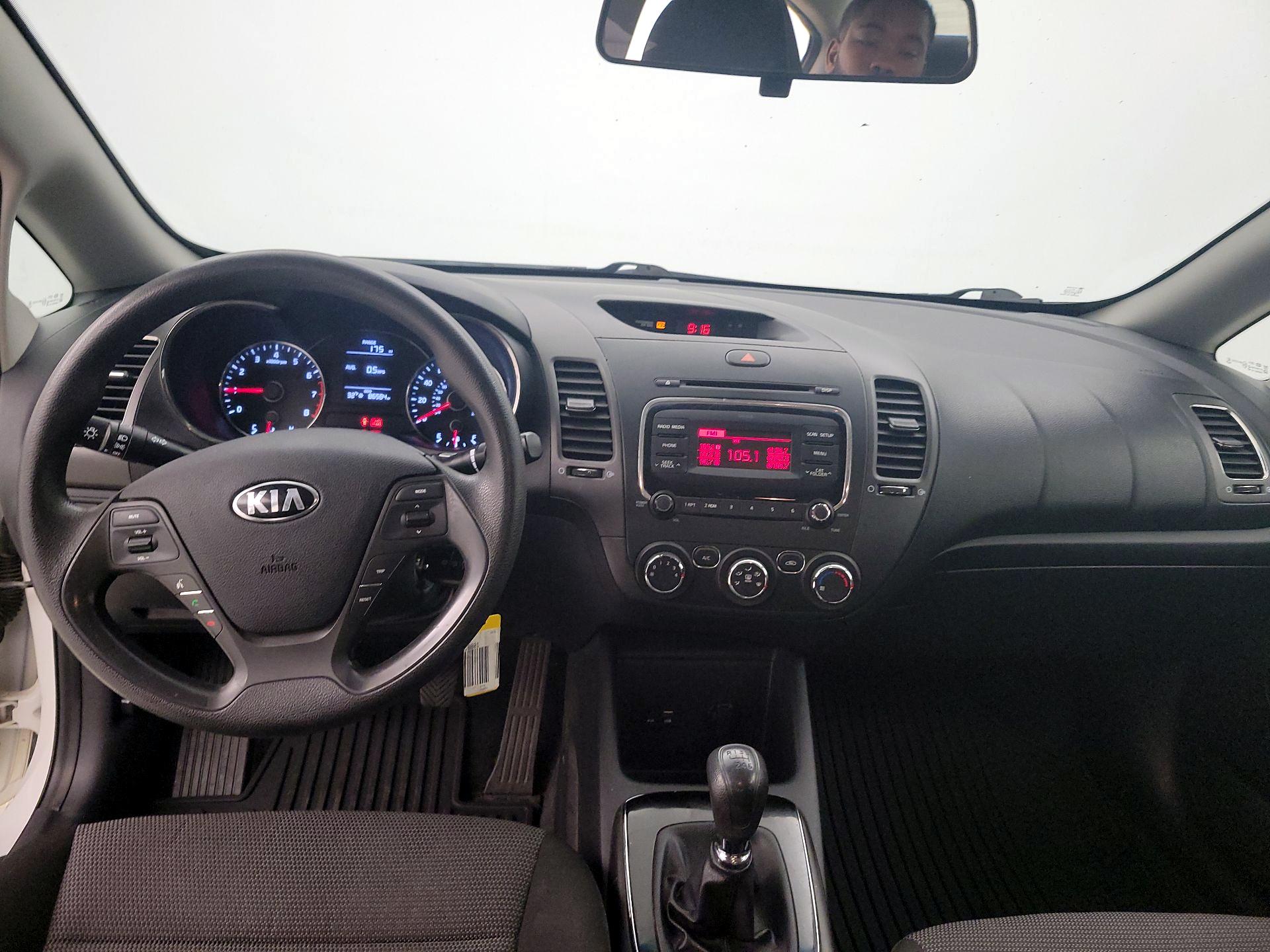 Thumbnail: 2017 Kia Forte - 9