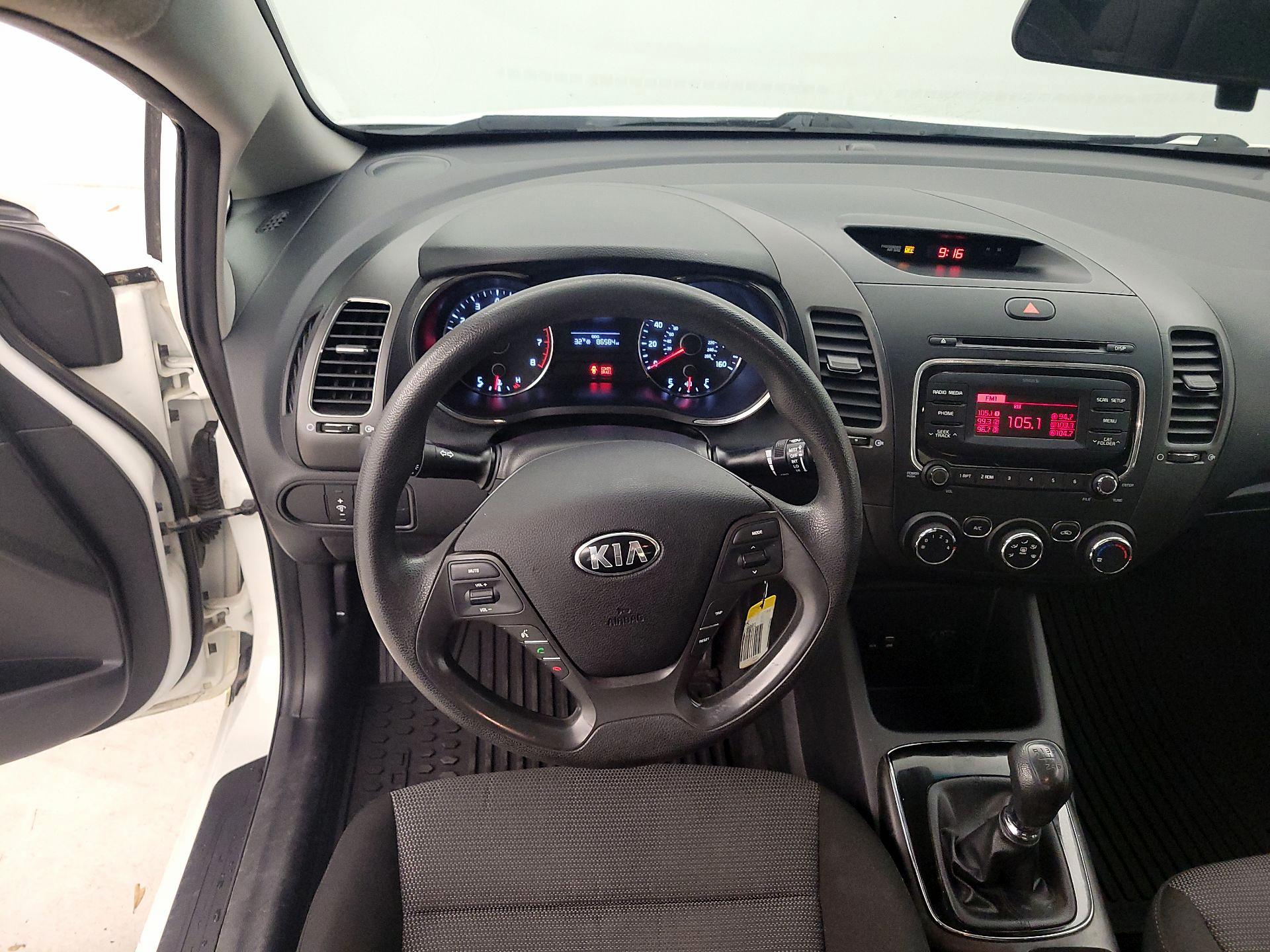 Thumbnail: 2017 Kia Forte - 10