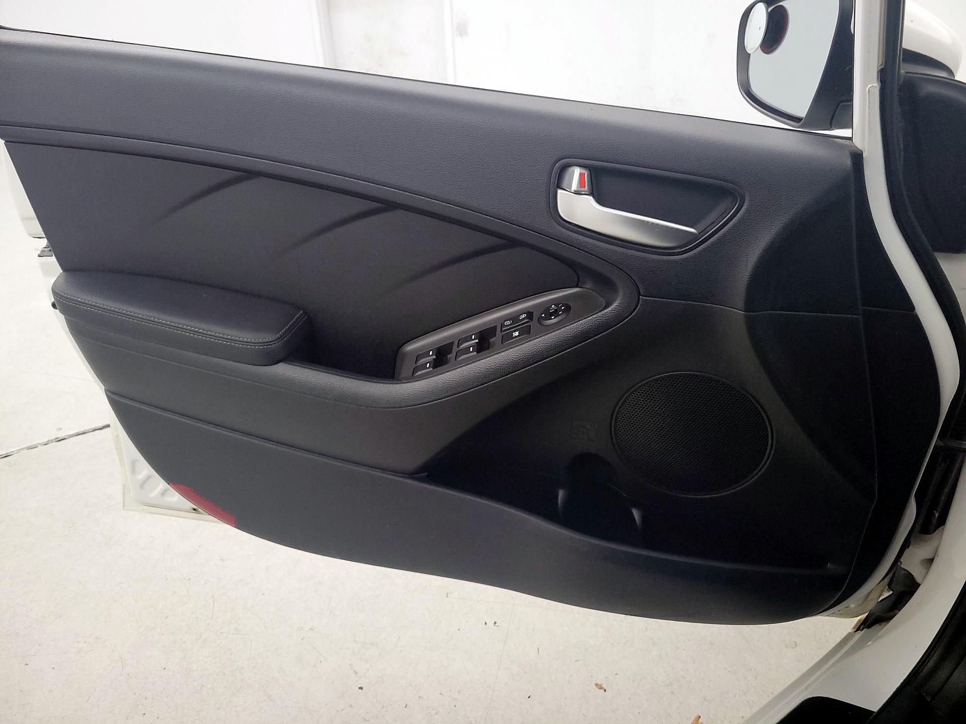 Thumbnail: 2017 Kia Forte - 12