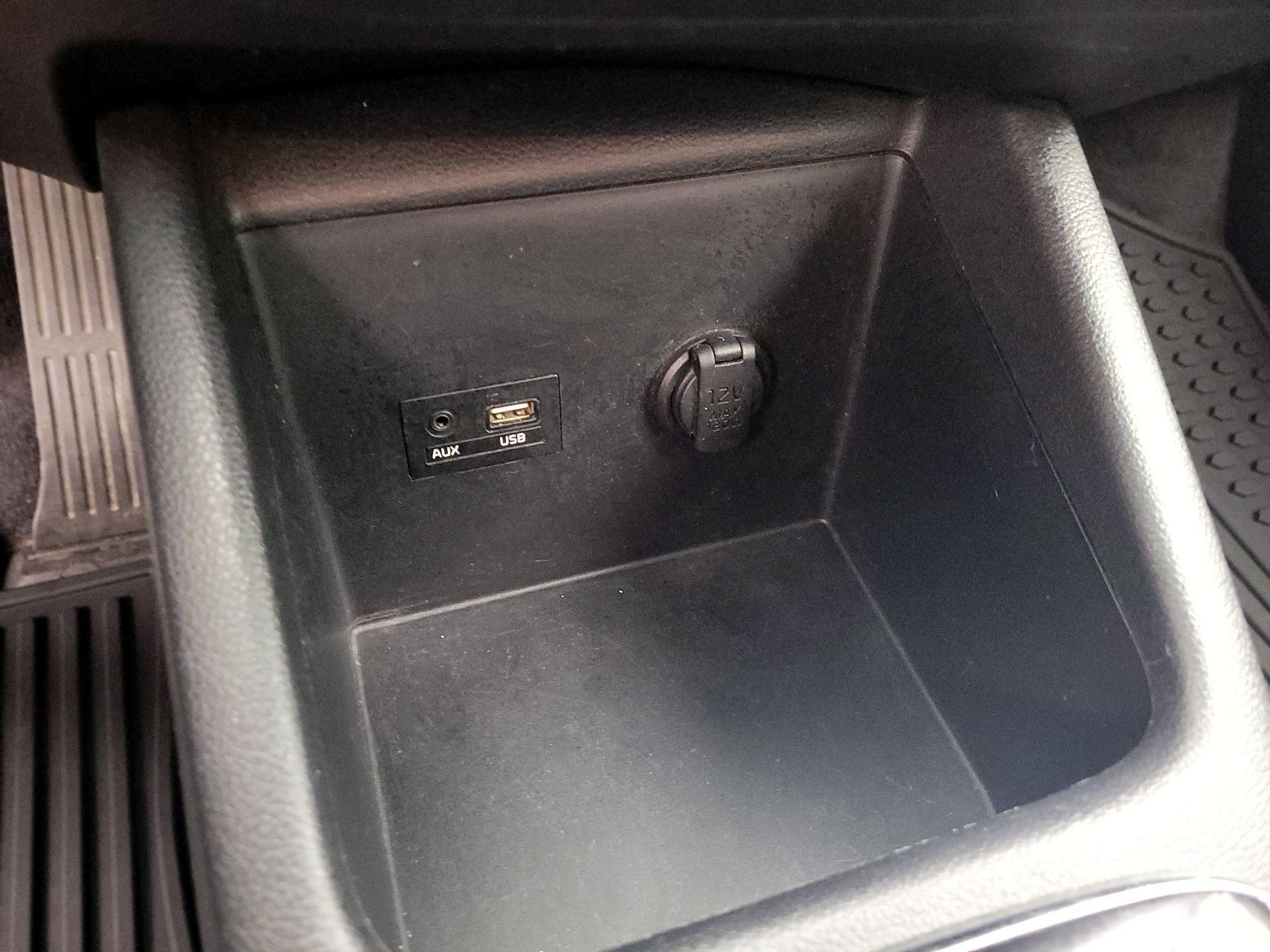 Thumbnail: 2017 Kia Forte - 16