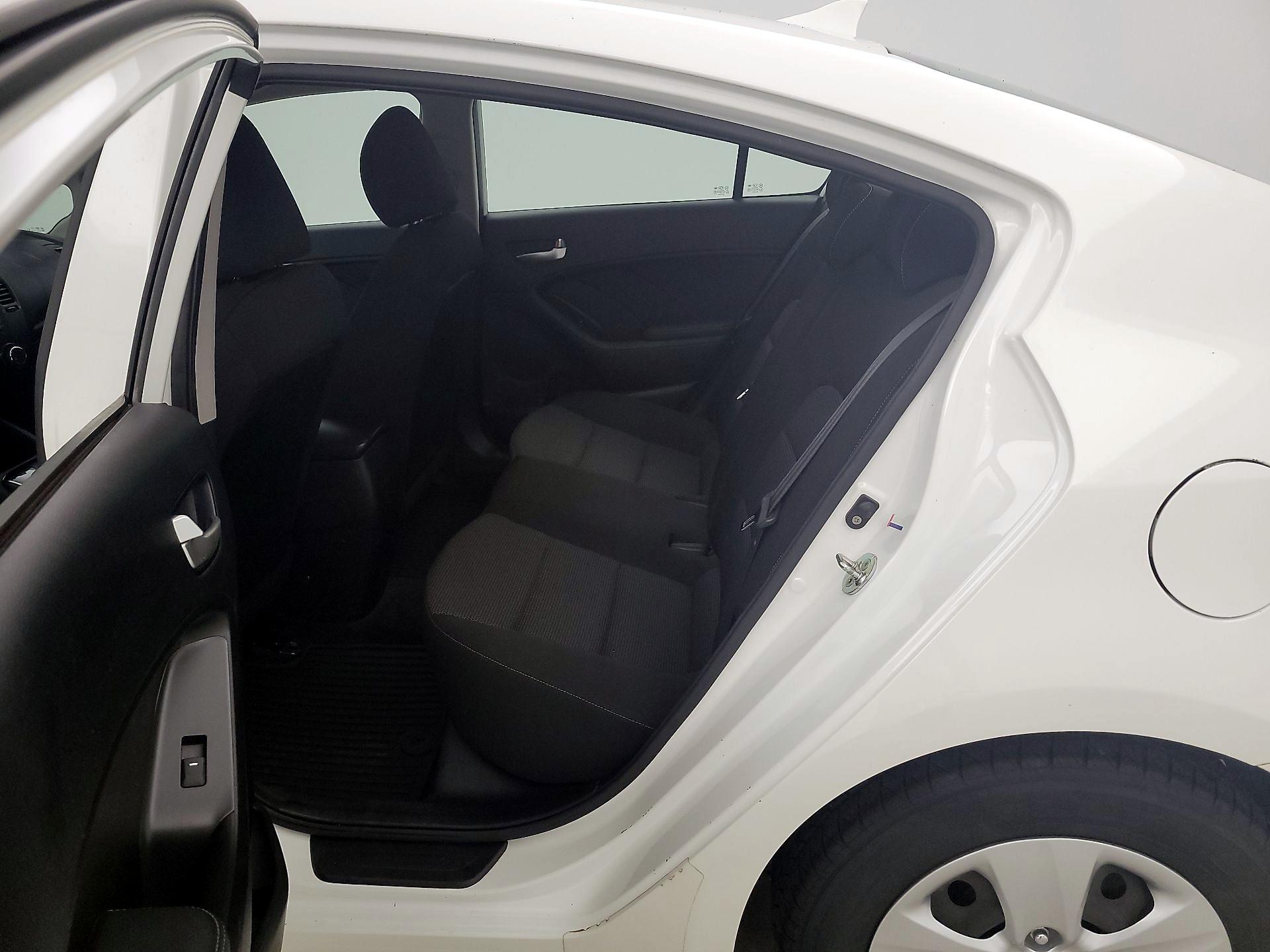 Thumbnail: 2017 Kia Forte - 17