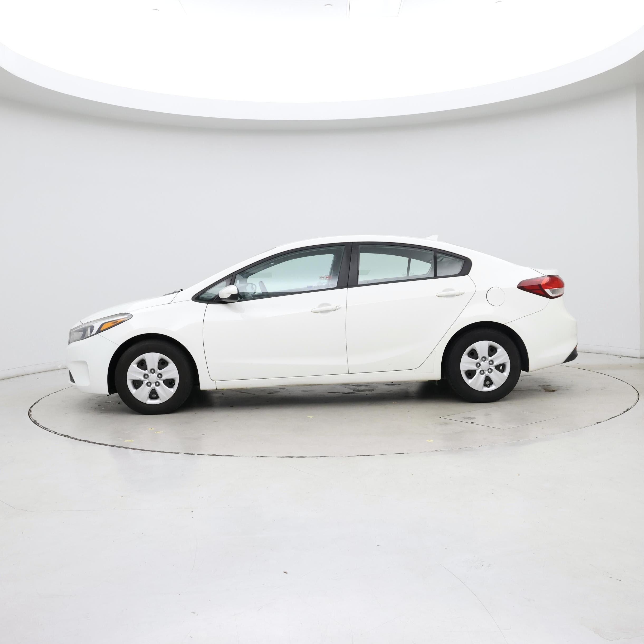 Thumbnail: 2017 Kia Forte - 3