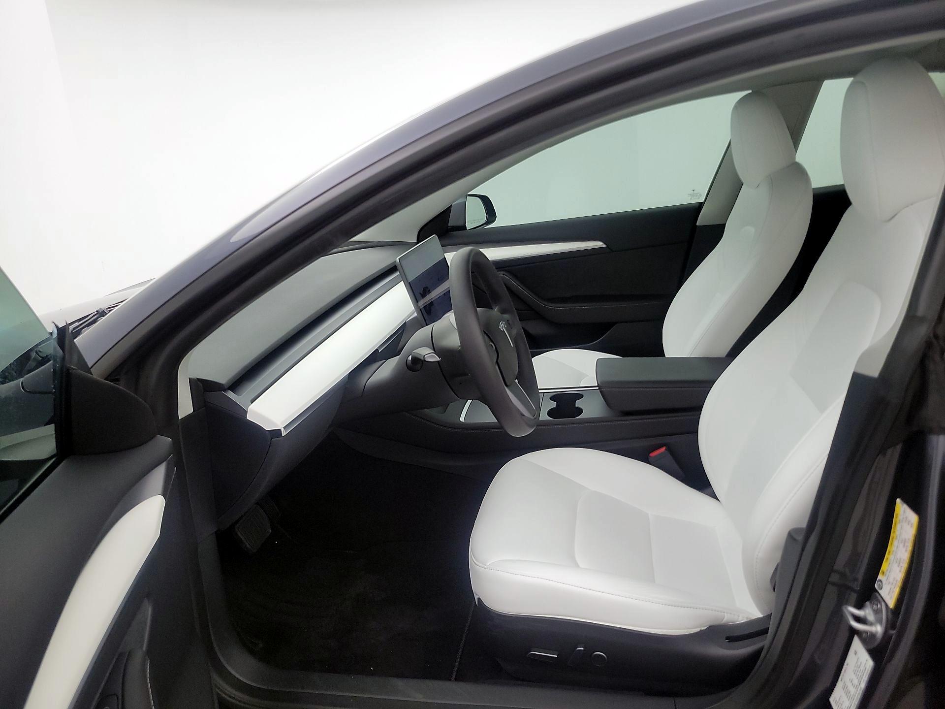 Thumbnail: 2023 Tesla Model 3 - 11