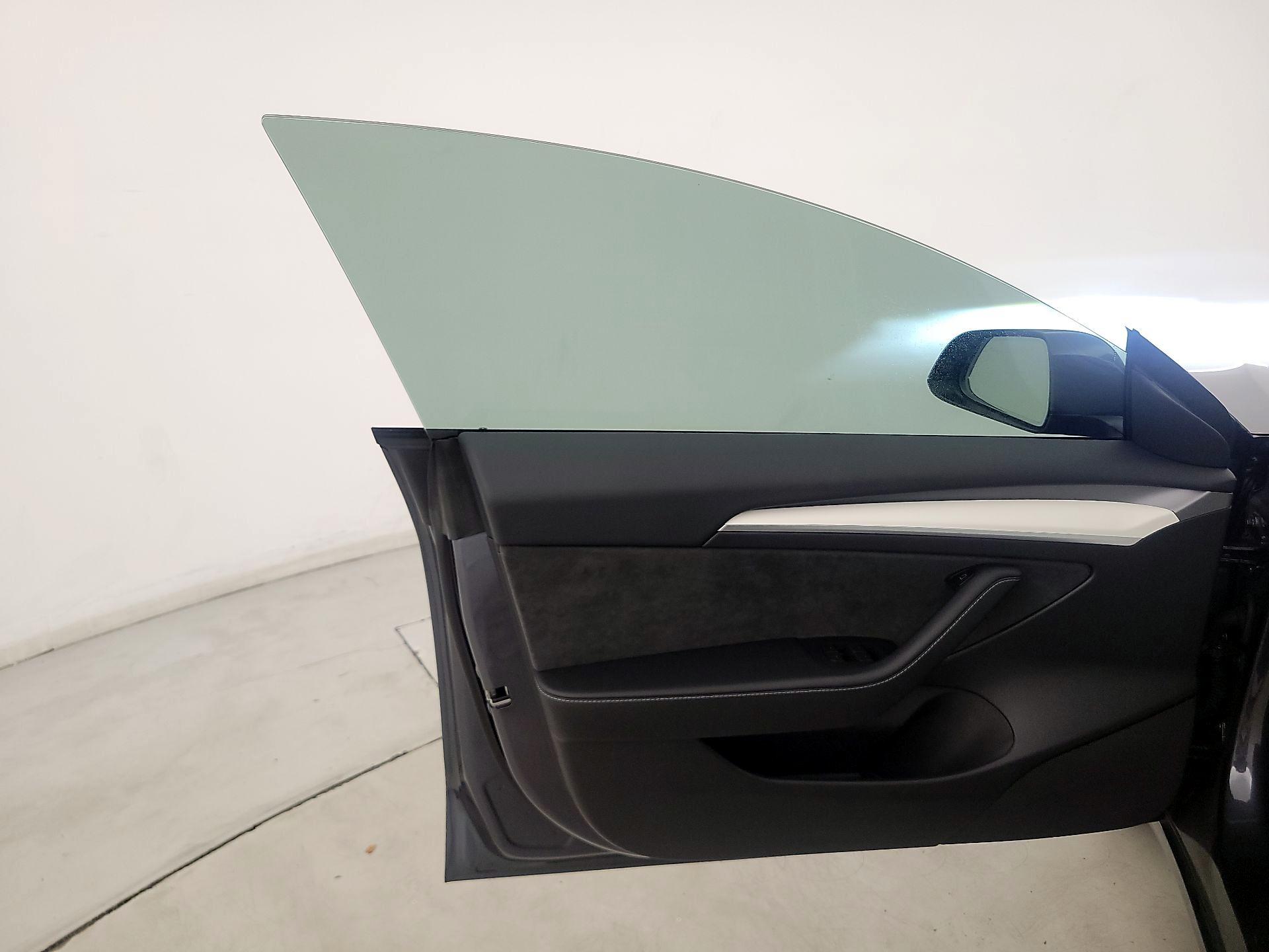 Thumbnail: 2023 Tesla Model 3 - 12