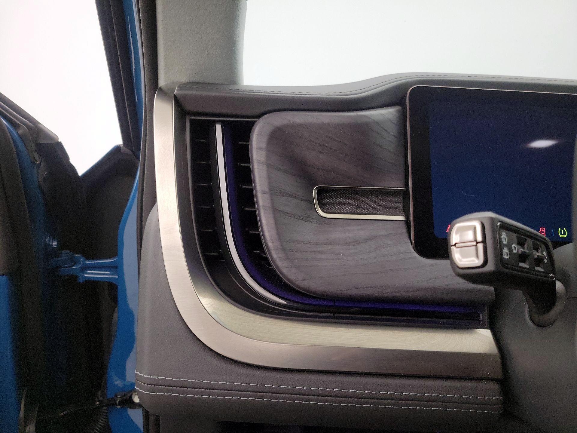 Thumbnail: 2025 Rivian R1S - 13