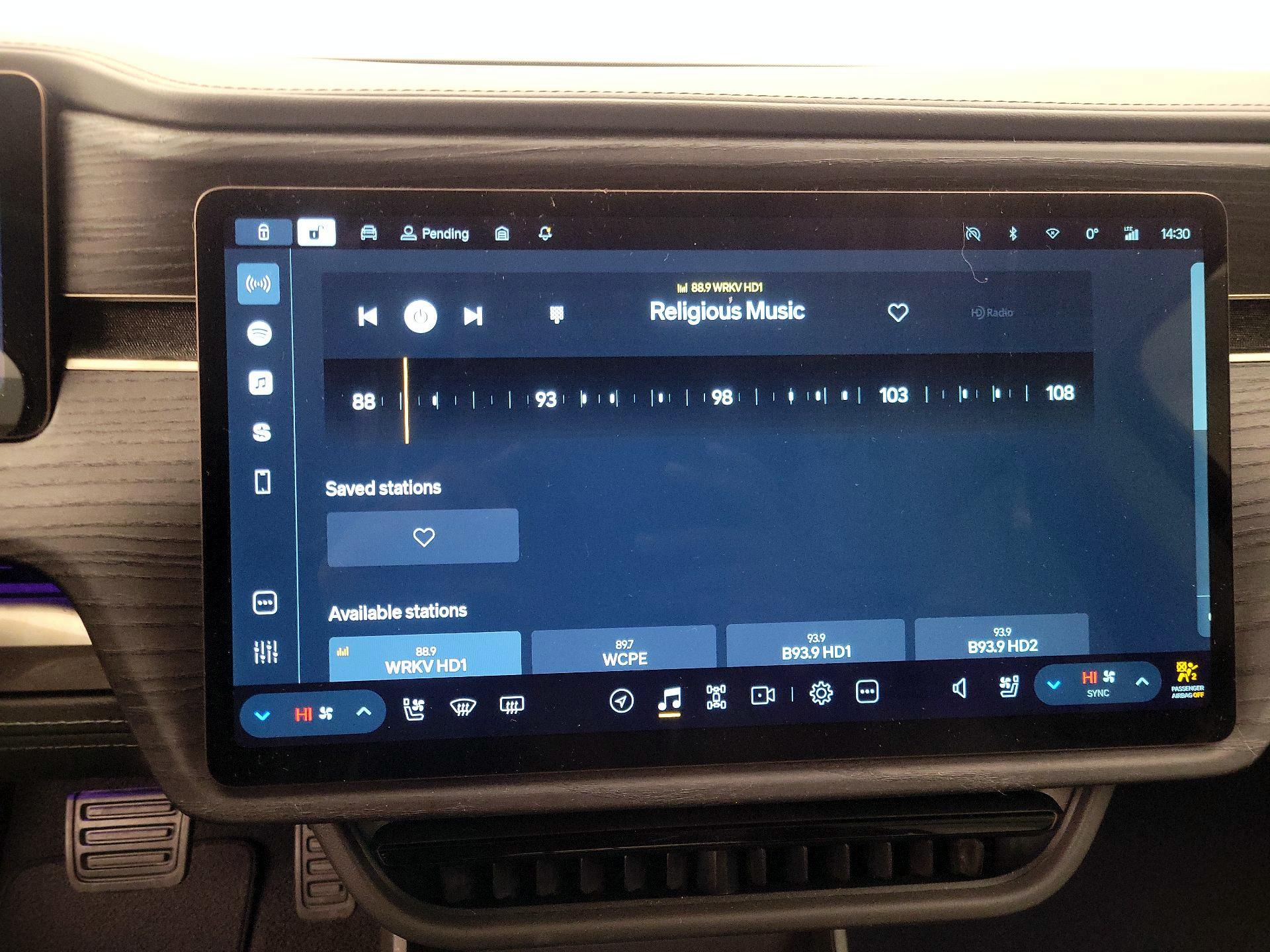 Thumbnail: 2025 Rivian R1S - 15