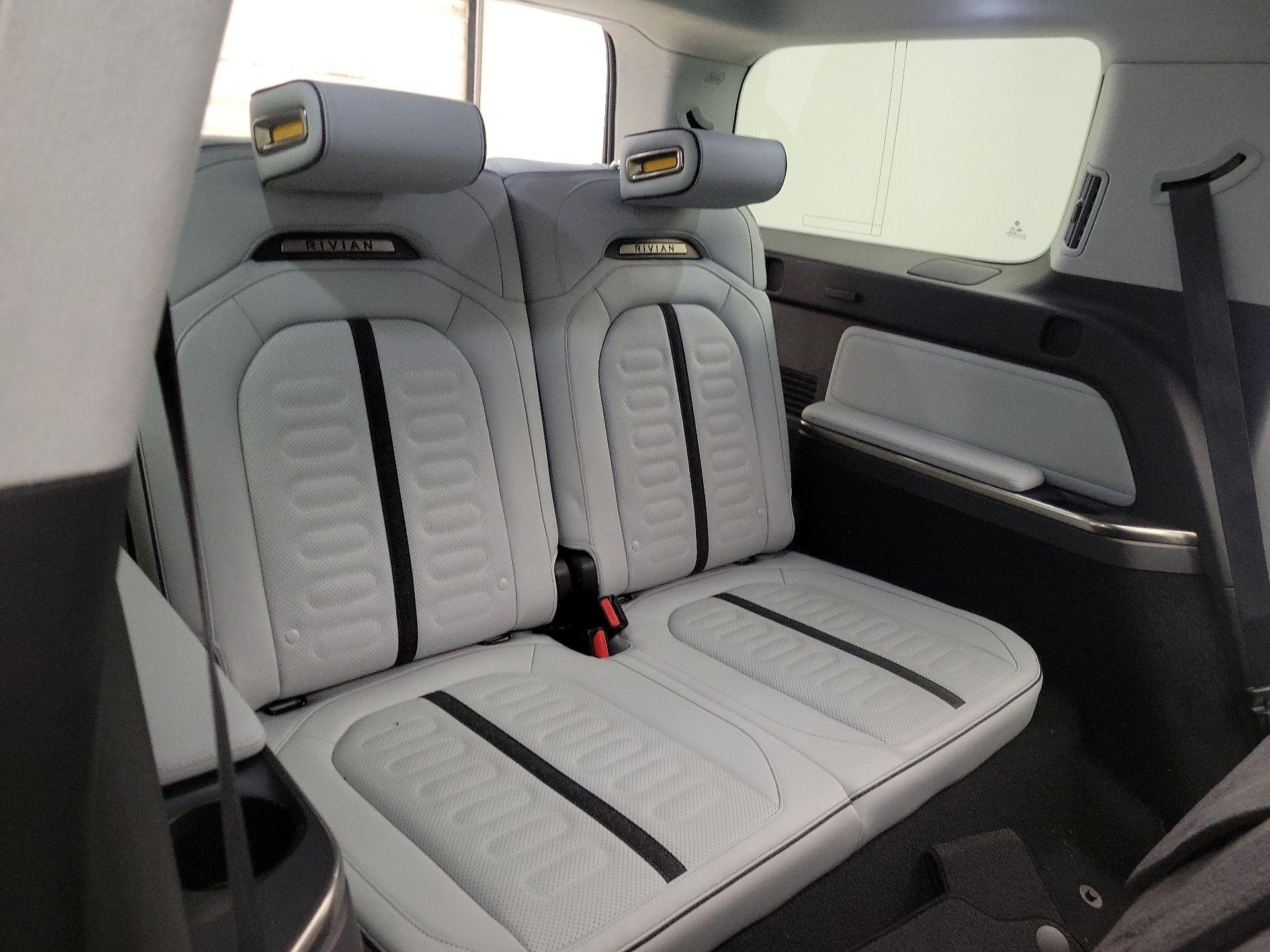 Thumbnail: 2025 Rivian R1S - 20