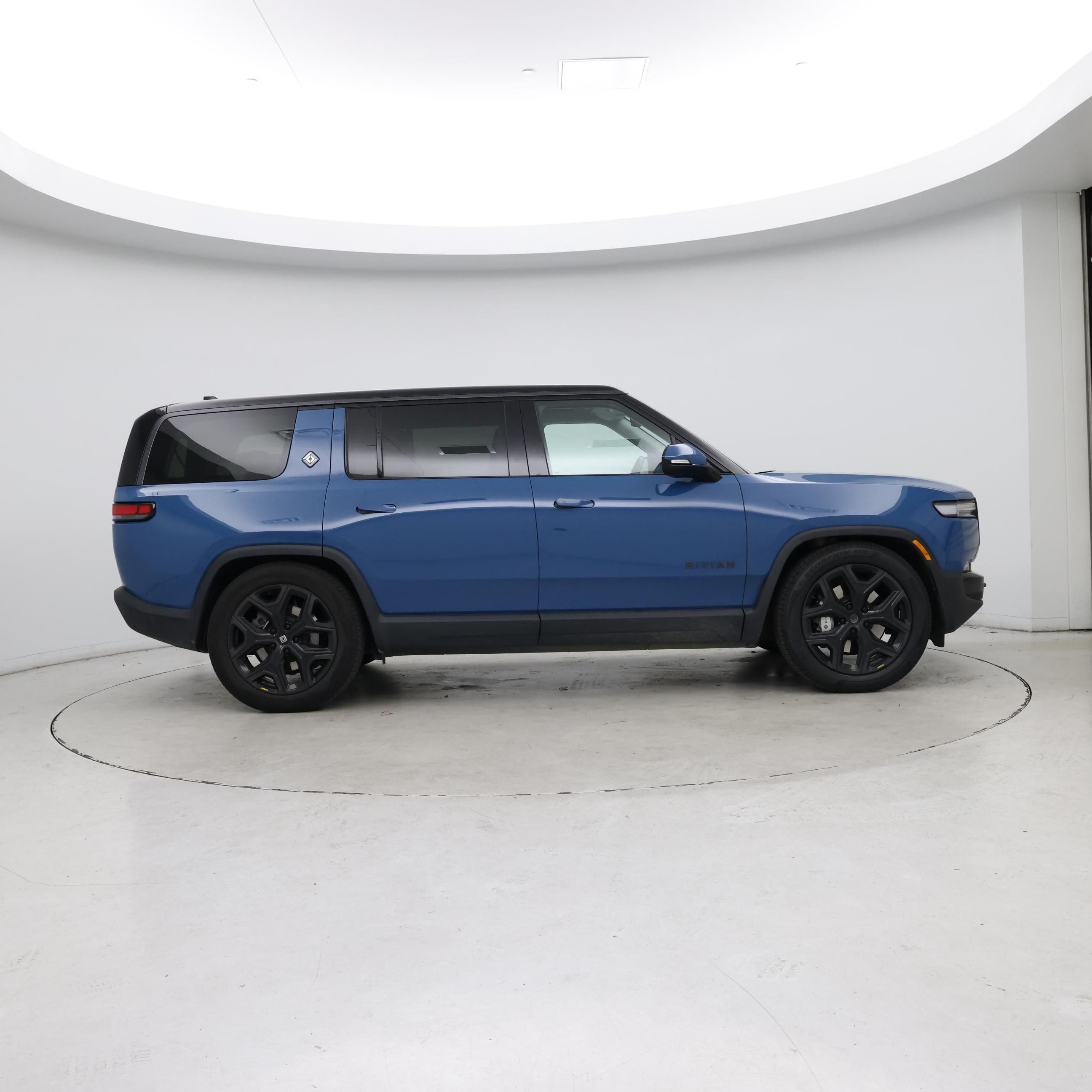 Thumbnail: 2025 Rivian R1S - 7