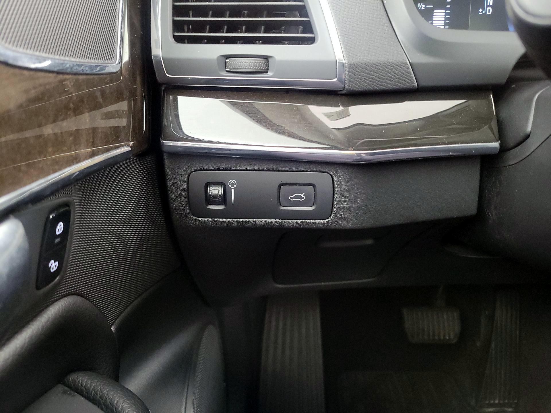 Thumbnail: 2018 Volvo XC90 - 13