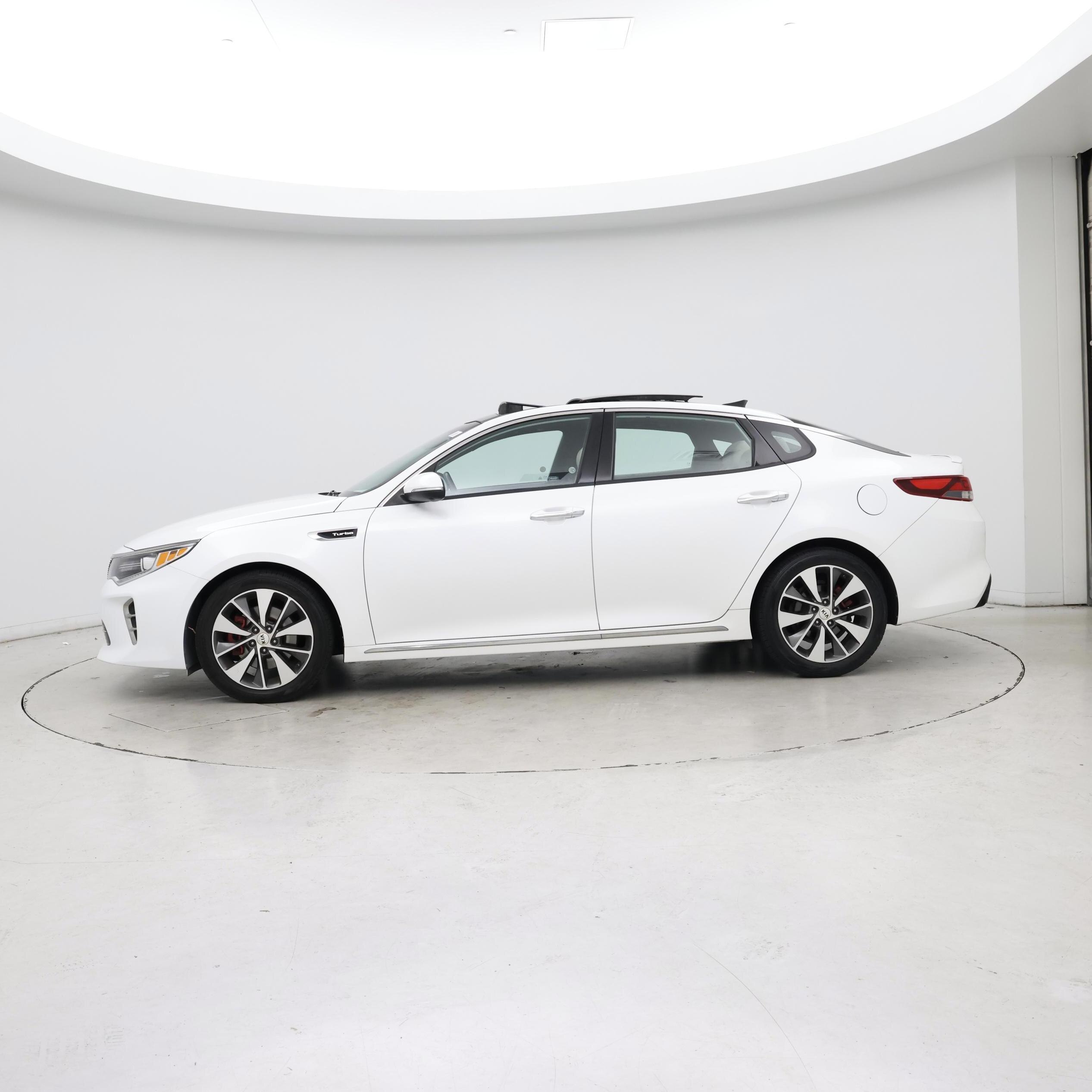 Thumbnail: 2016 Kia Optima - 3