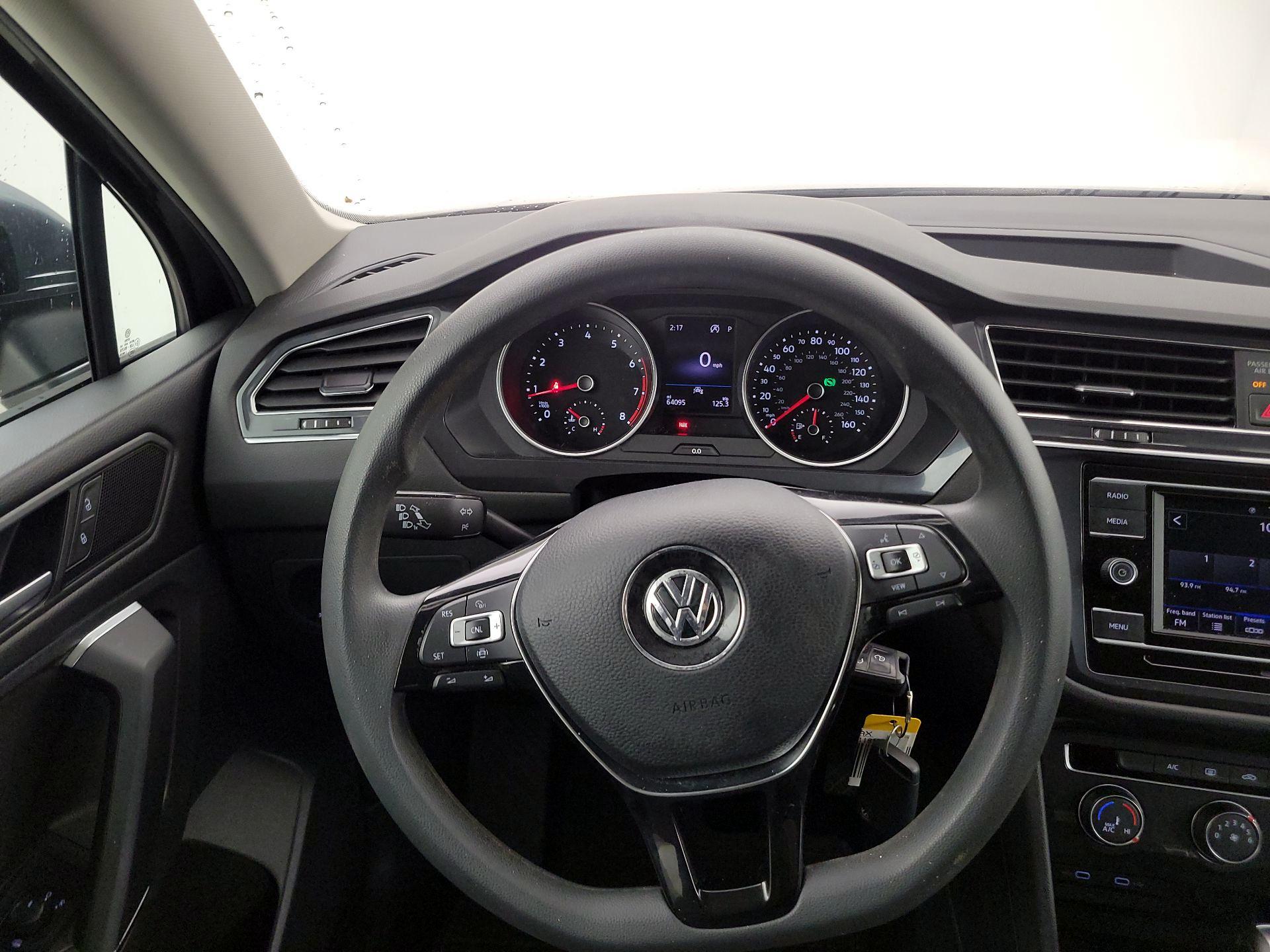 Thumbnail: 2020 Volkswagen Tiguan - 10