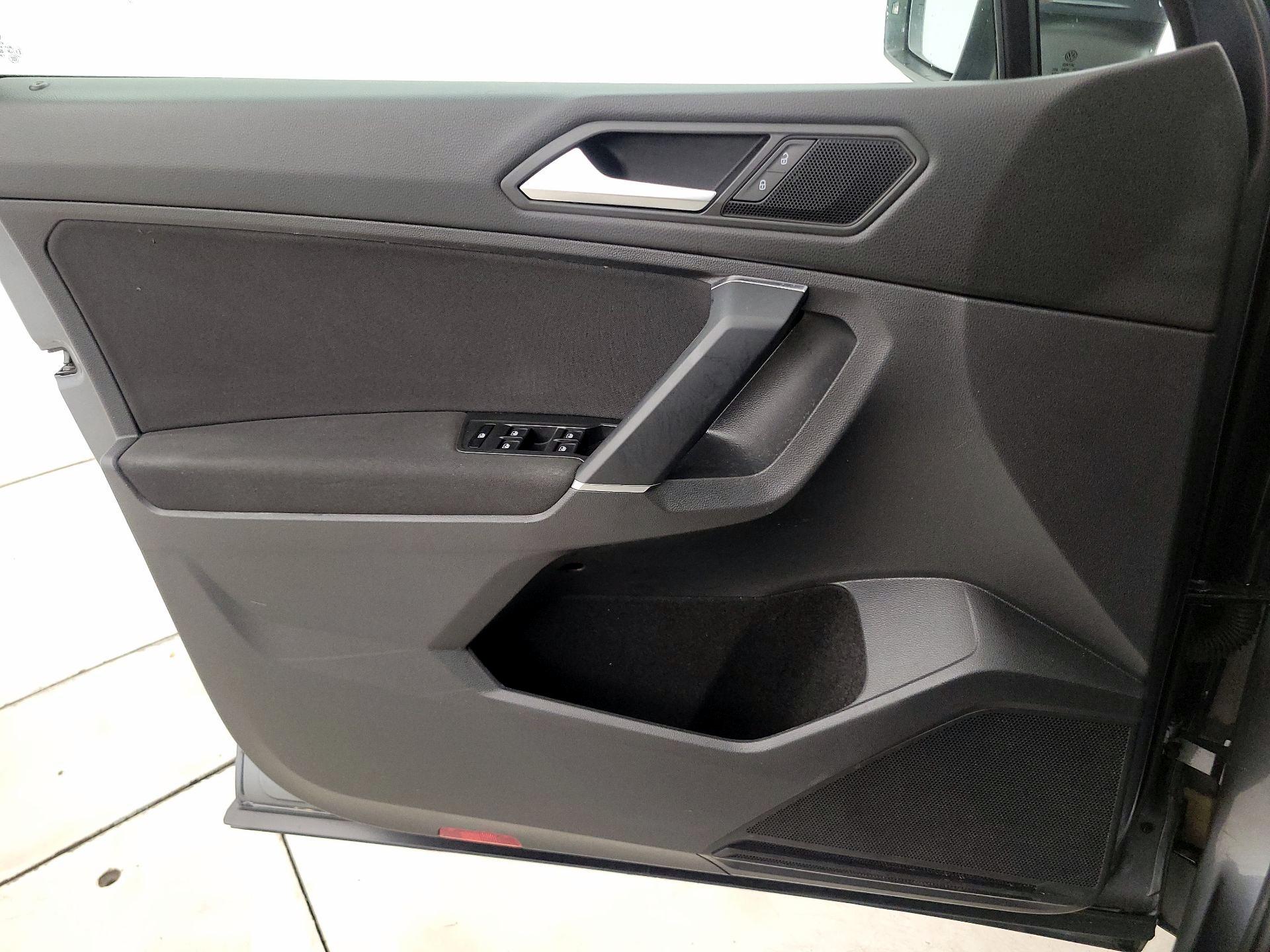 Thumbnail: 2020 Volkswagen Tiguan - 12