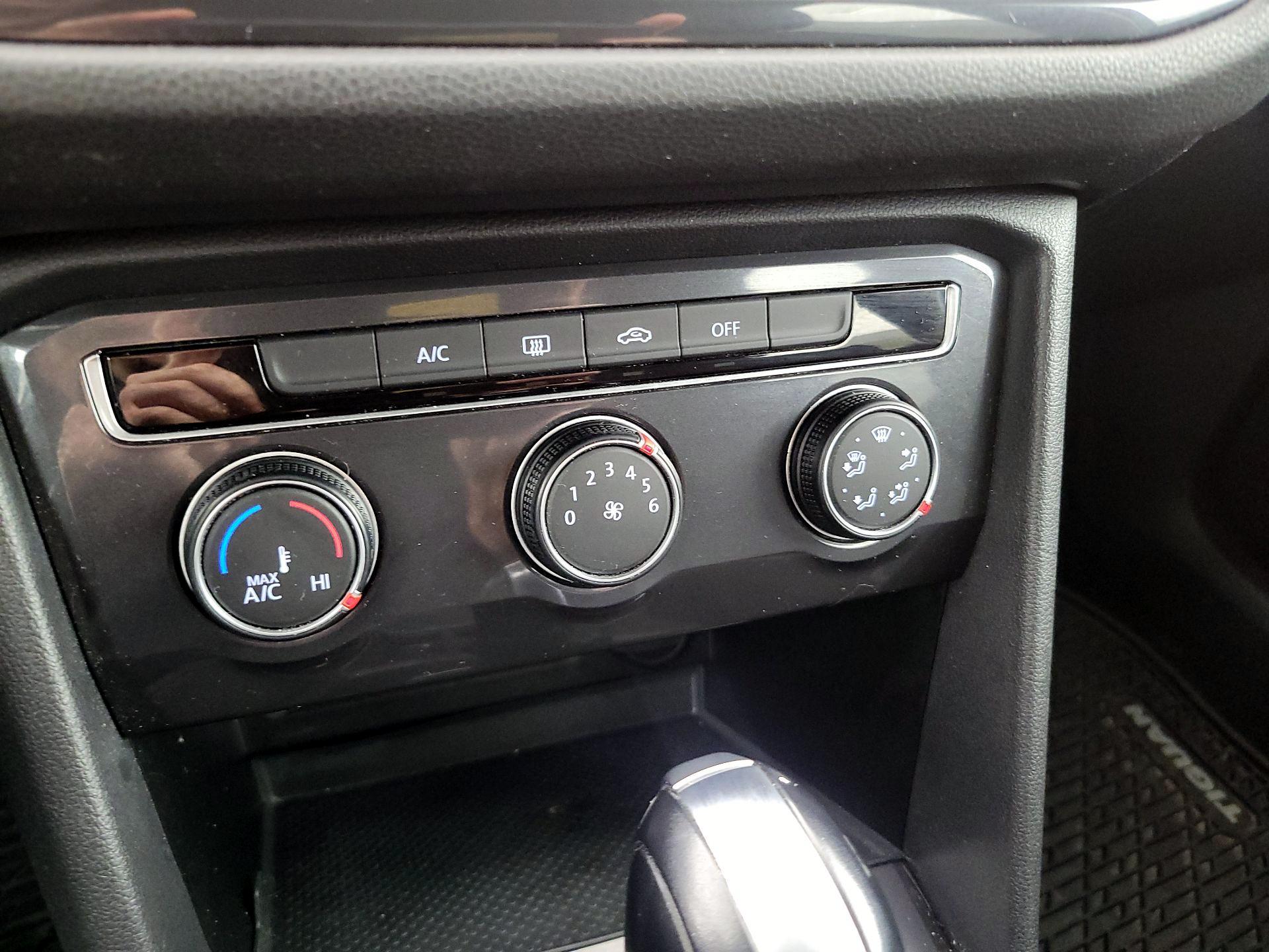 Thumbnail: 2020 Volkswagen Tiguan - 16