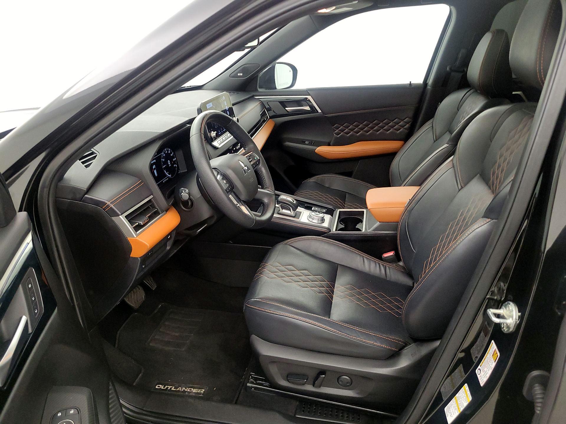 Thumbnail: 2023 Mitsubishi Outlander - 11