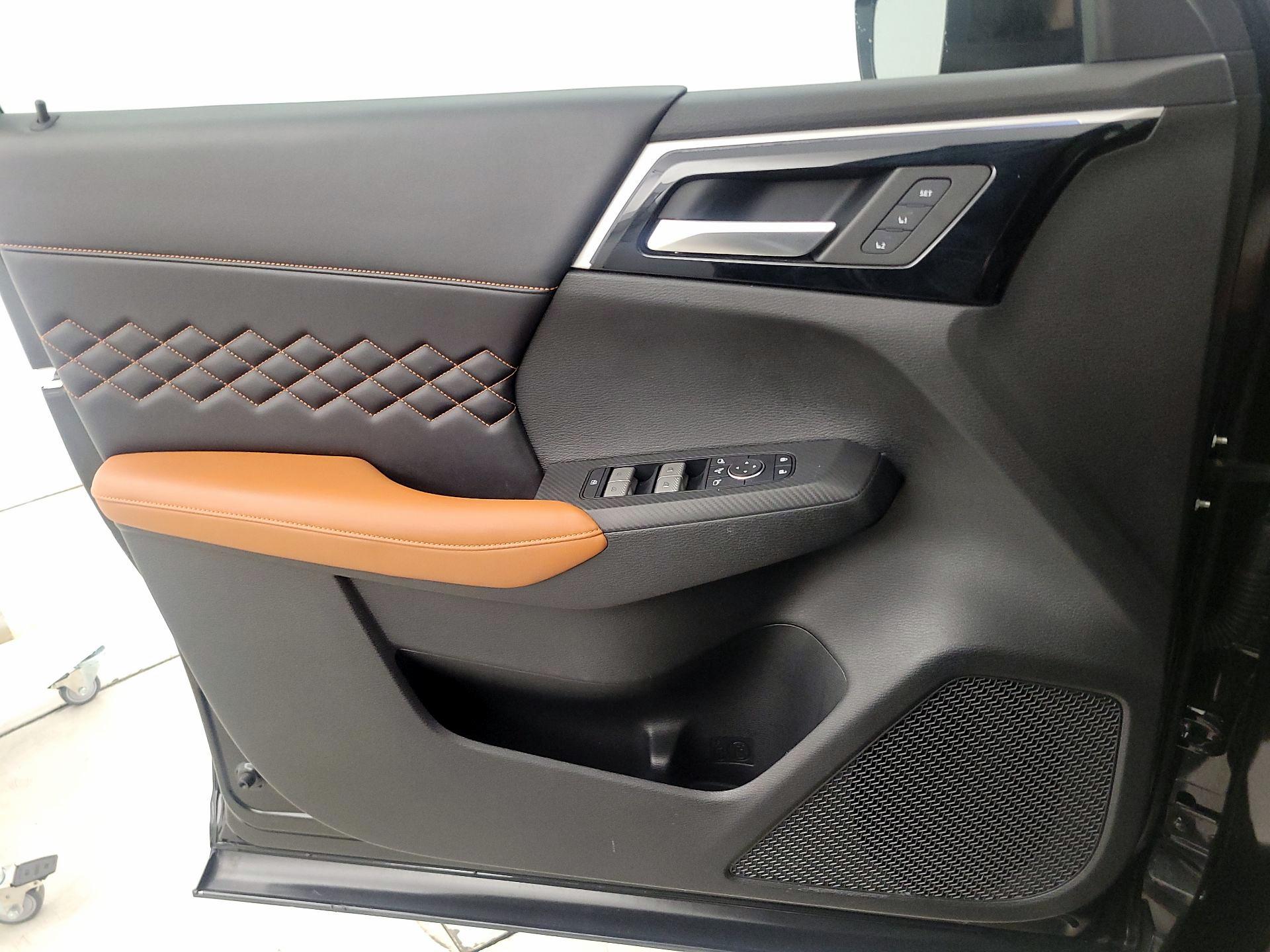 Thumbnail: 2023 Mitsubishi Outlander - 12