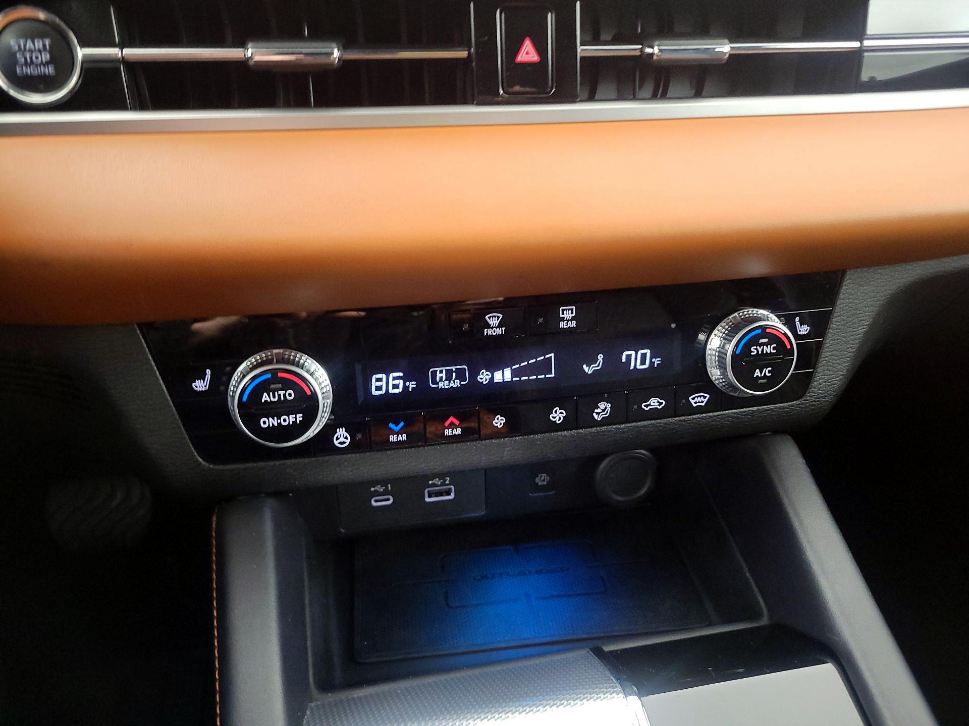 Thumbnail: 2023 Mitsubishi Outlander - 17