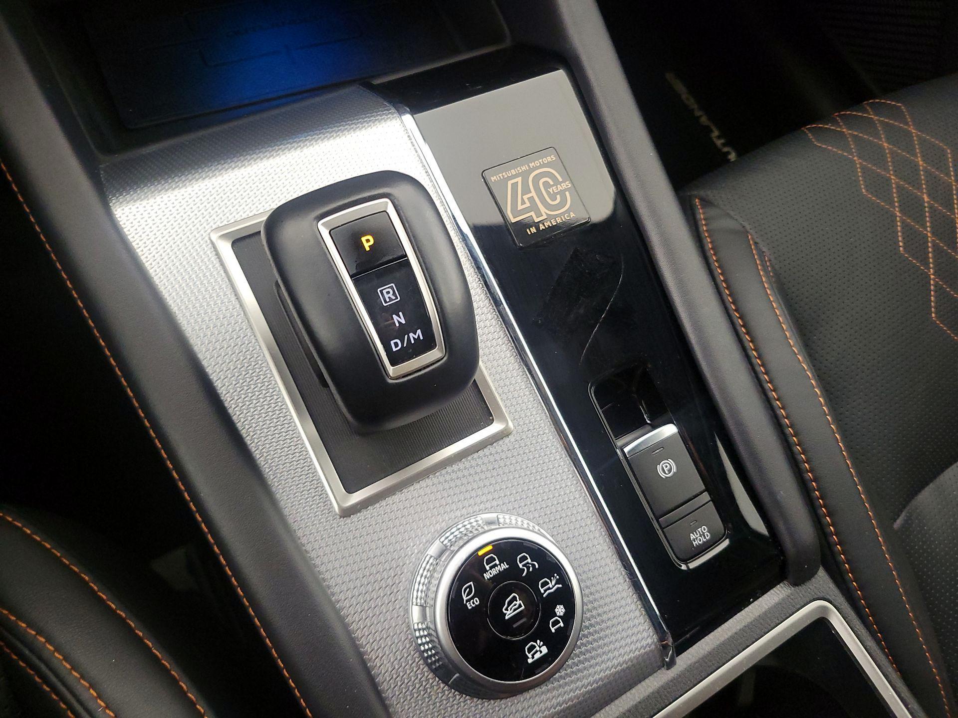 Thumbnail: 2023 Mitsubishi Outlander - 18