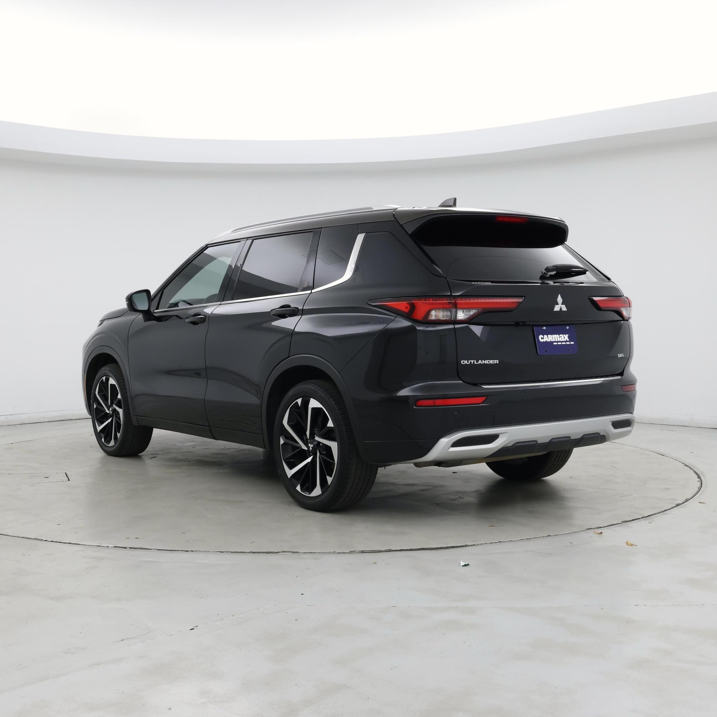 Thumbnail: 2023 Mitsubishi Outlander - 2