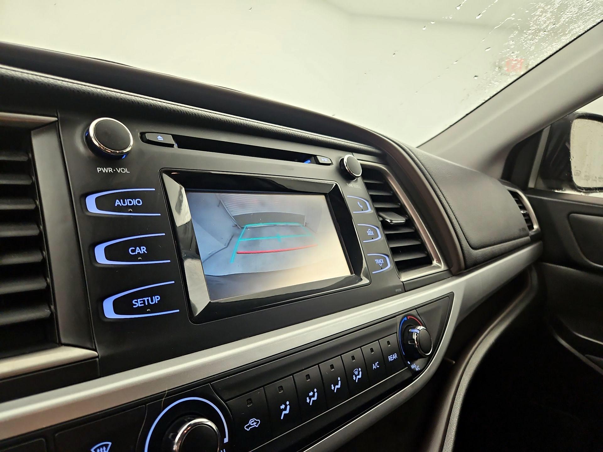 Thumbnail: 2018 Toyota Highlander - 14