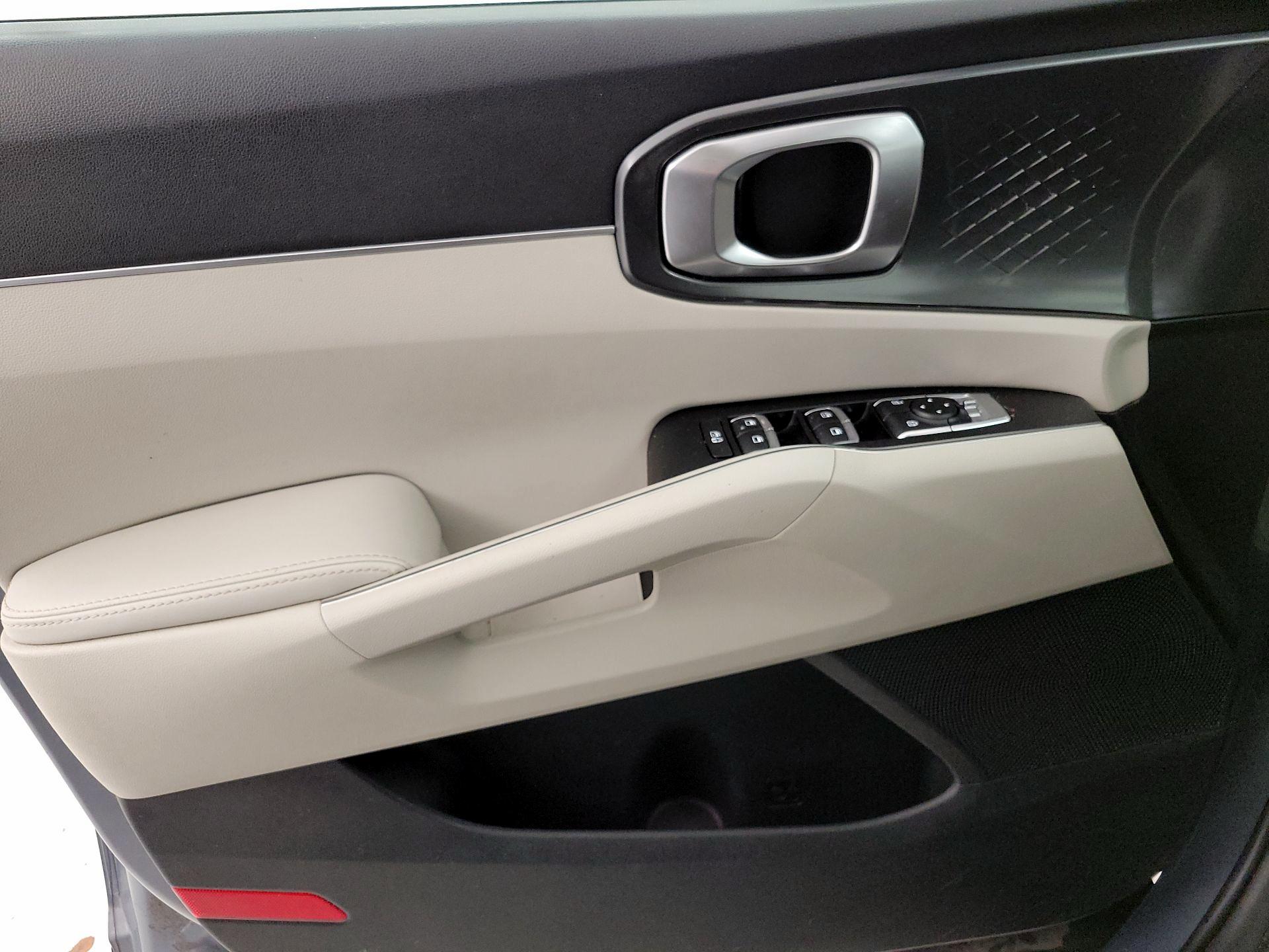 Thumbnail: 2022 Kia Sorento - 12