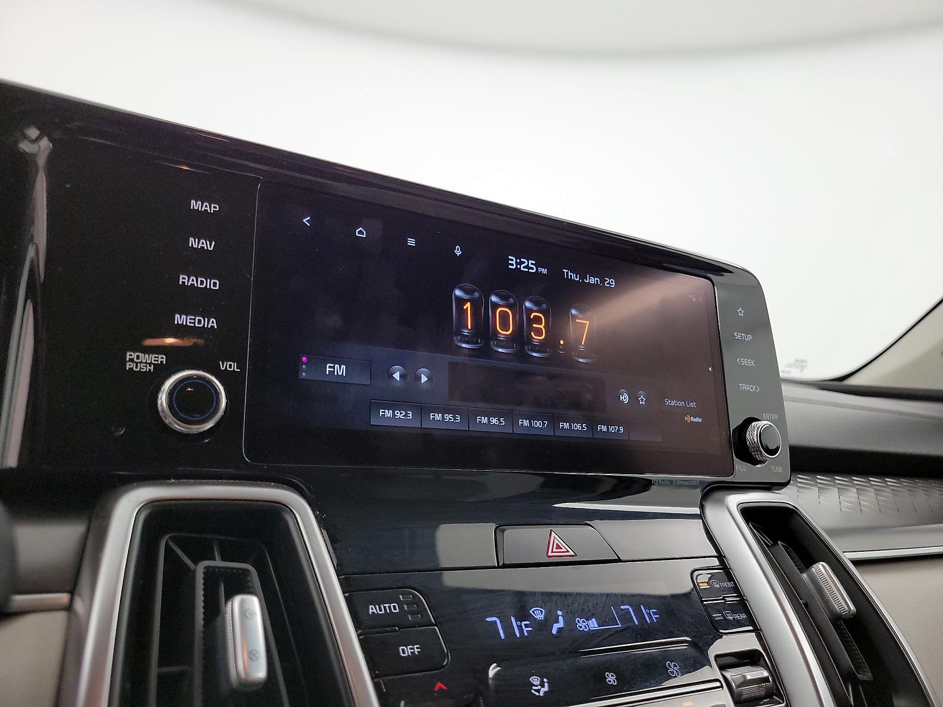 Thumbnail: 2022 Kia Sorento - 16