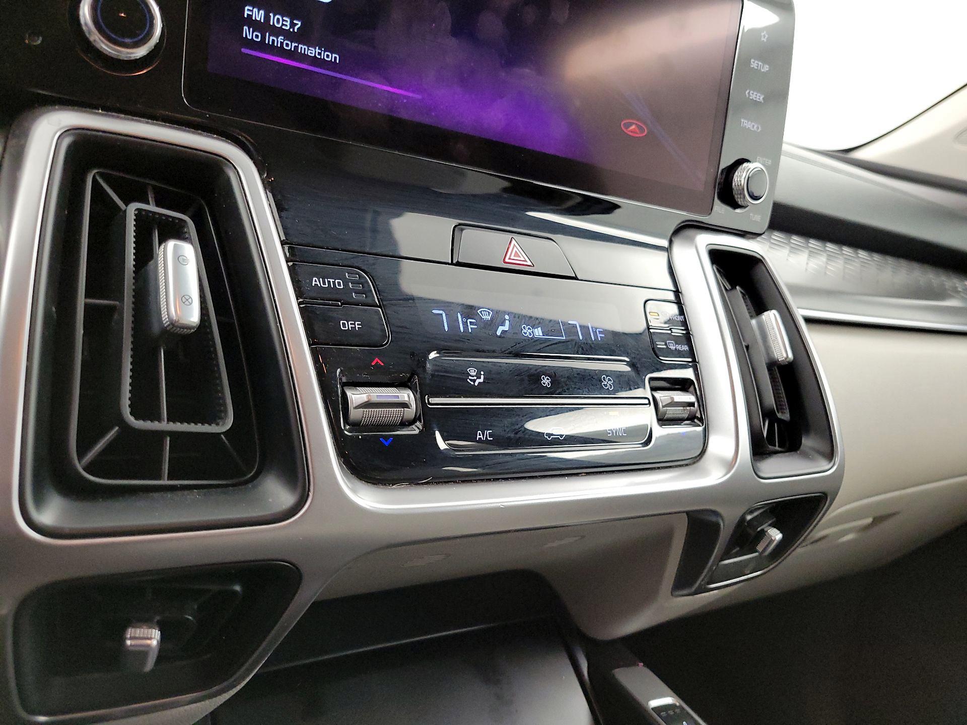 Thumbnail: 2022 Kia Sorento - 17