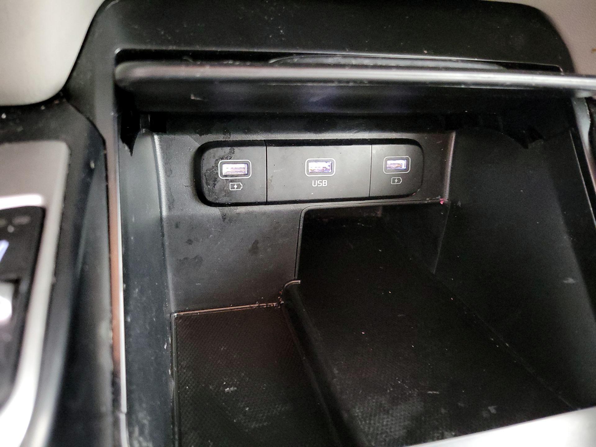 Thumbnail: 2022 Kia Sorento - 19