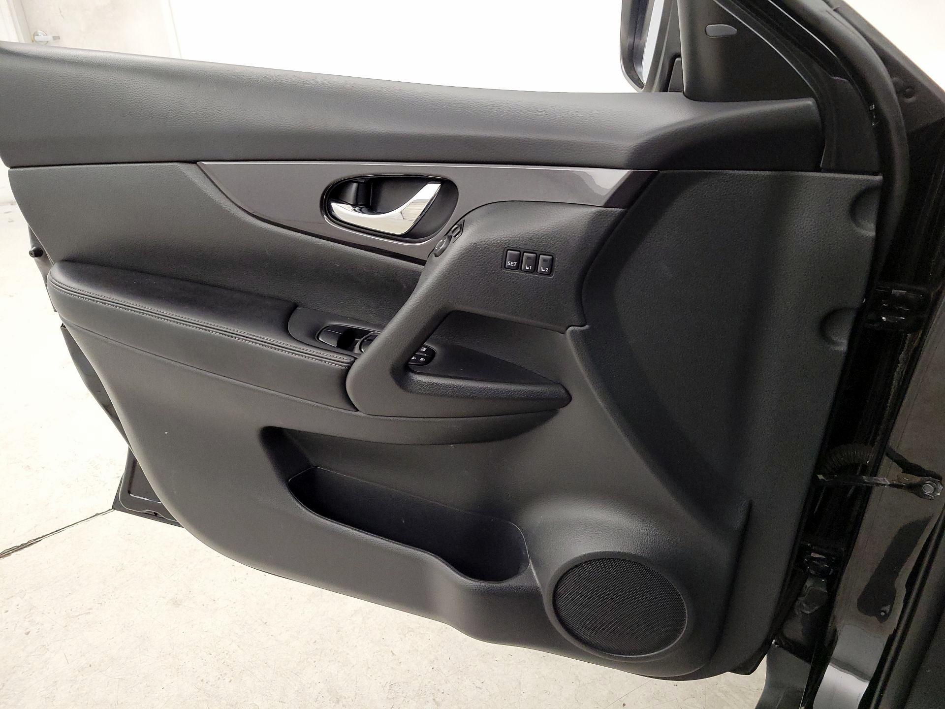 Thumbnail: 2018 Nissan Rogue - 12