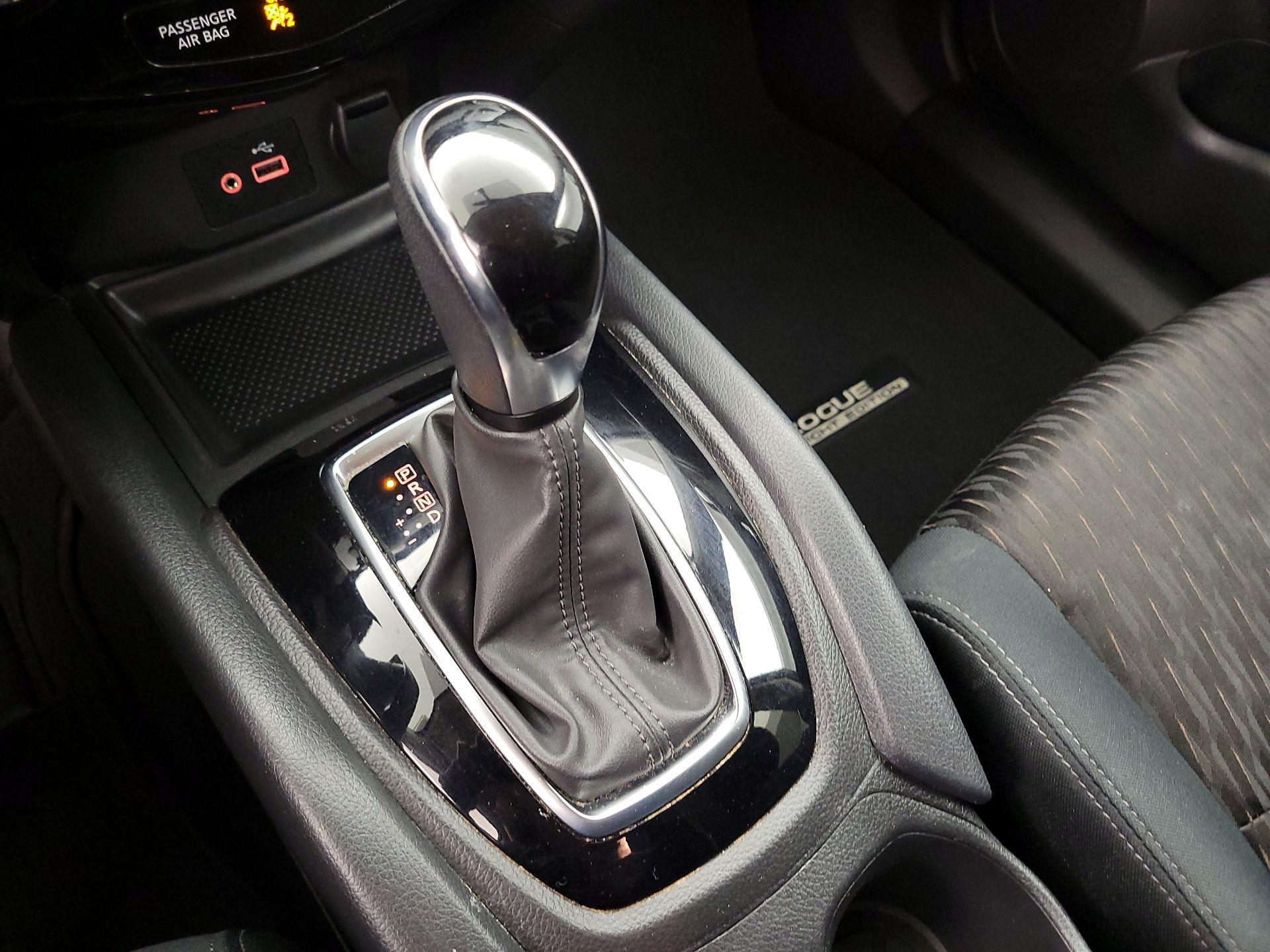 Thumbnail: 2018 Nissan Rogue - 17