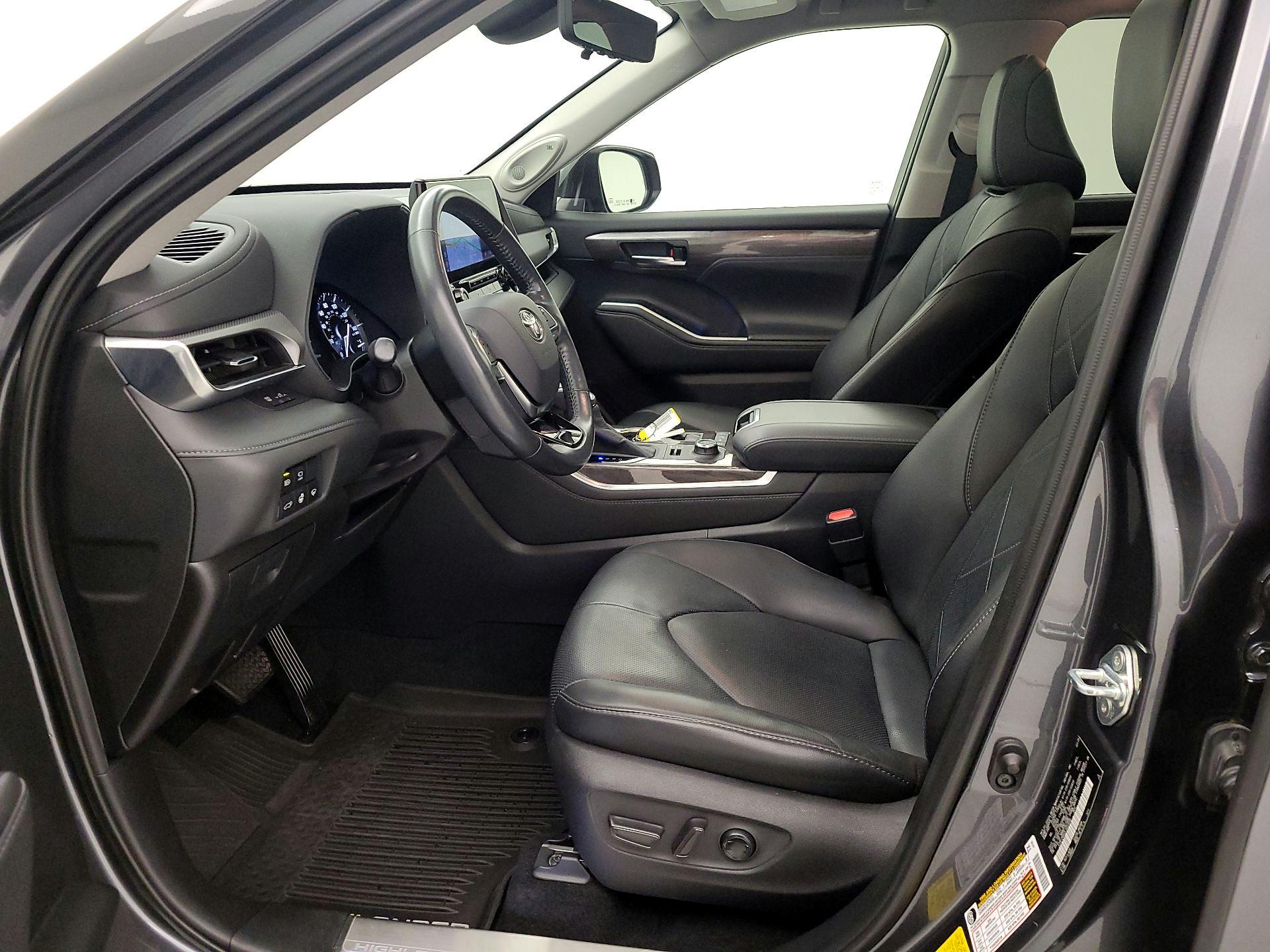 Thumbnail: 2020 Toyota Highlander - 11