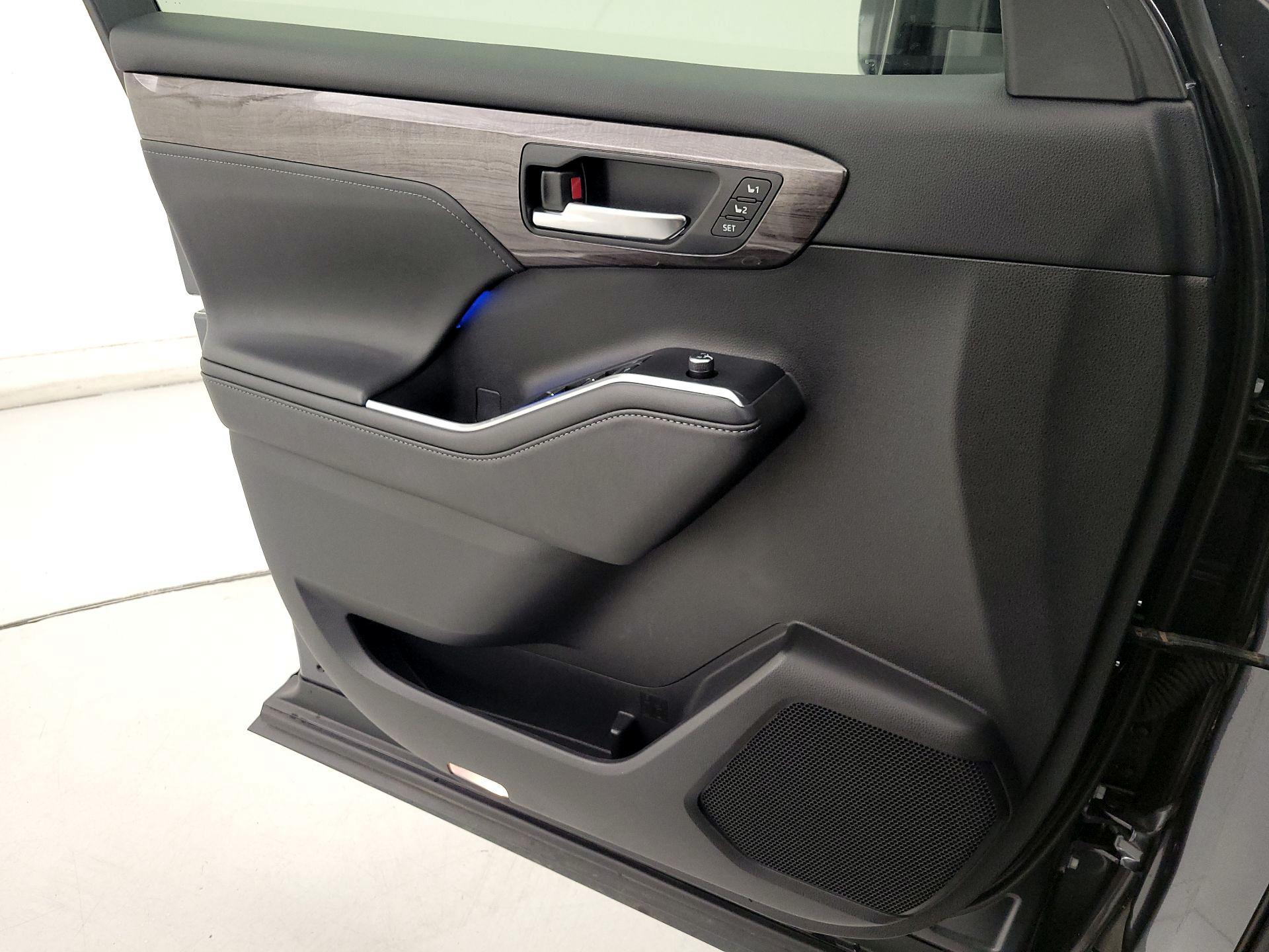 Thumbnail: 2020 Toyota Highlander - 12