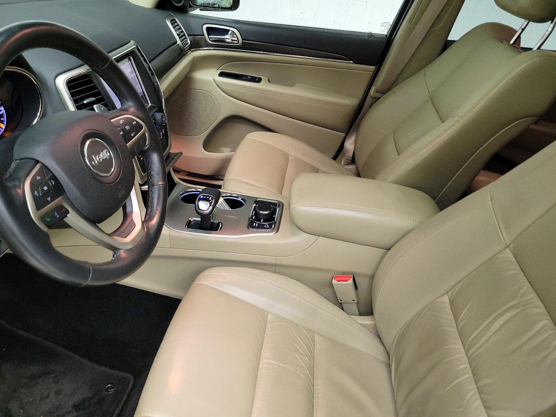 Thumbnail: 2015 Jeep Grand Cherokee - 11