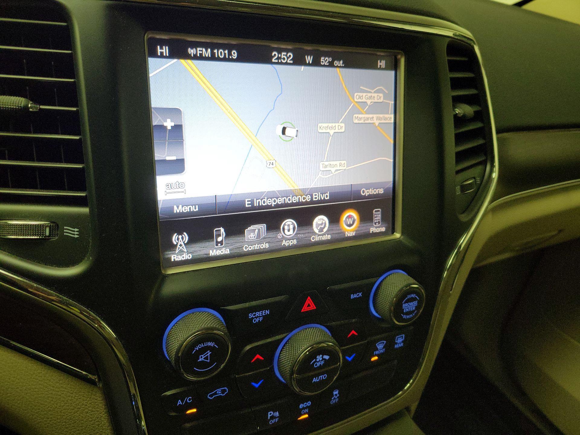 Thumbnail: 2015 Jeep Grand Cherokee - 14