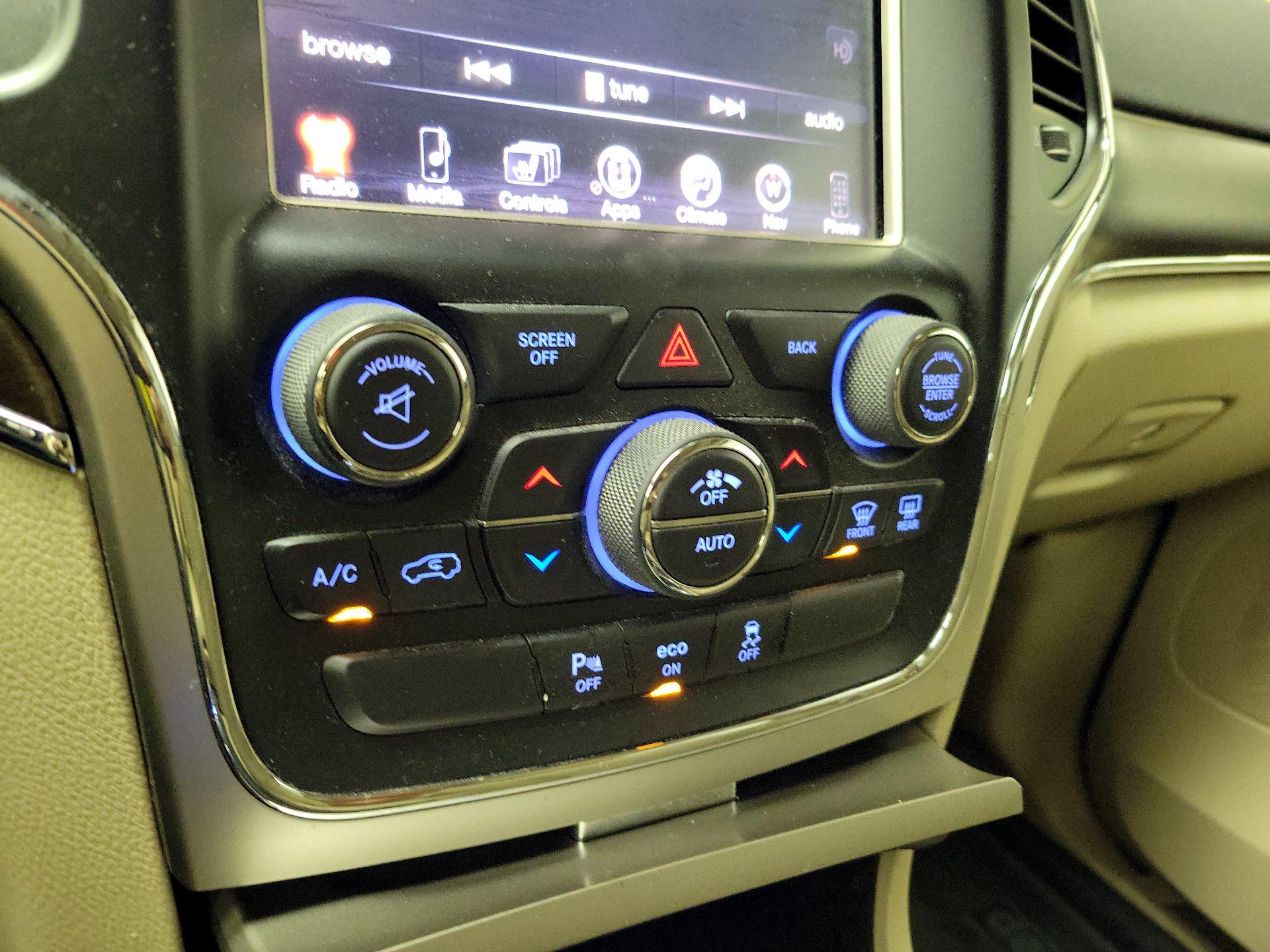 Thumbnail: 2015 Jeep Grand Cherokee - 17