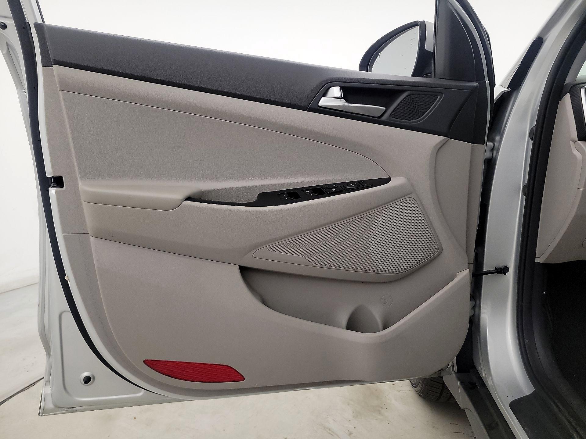 Thumbnail: 2019 Hyundai Tucson - 12