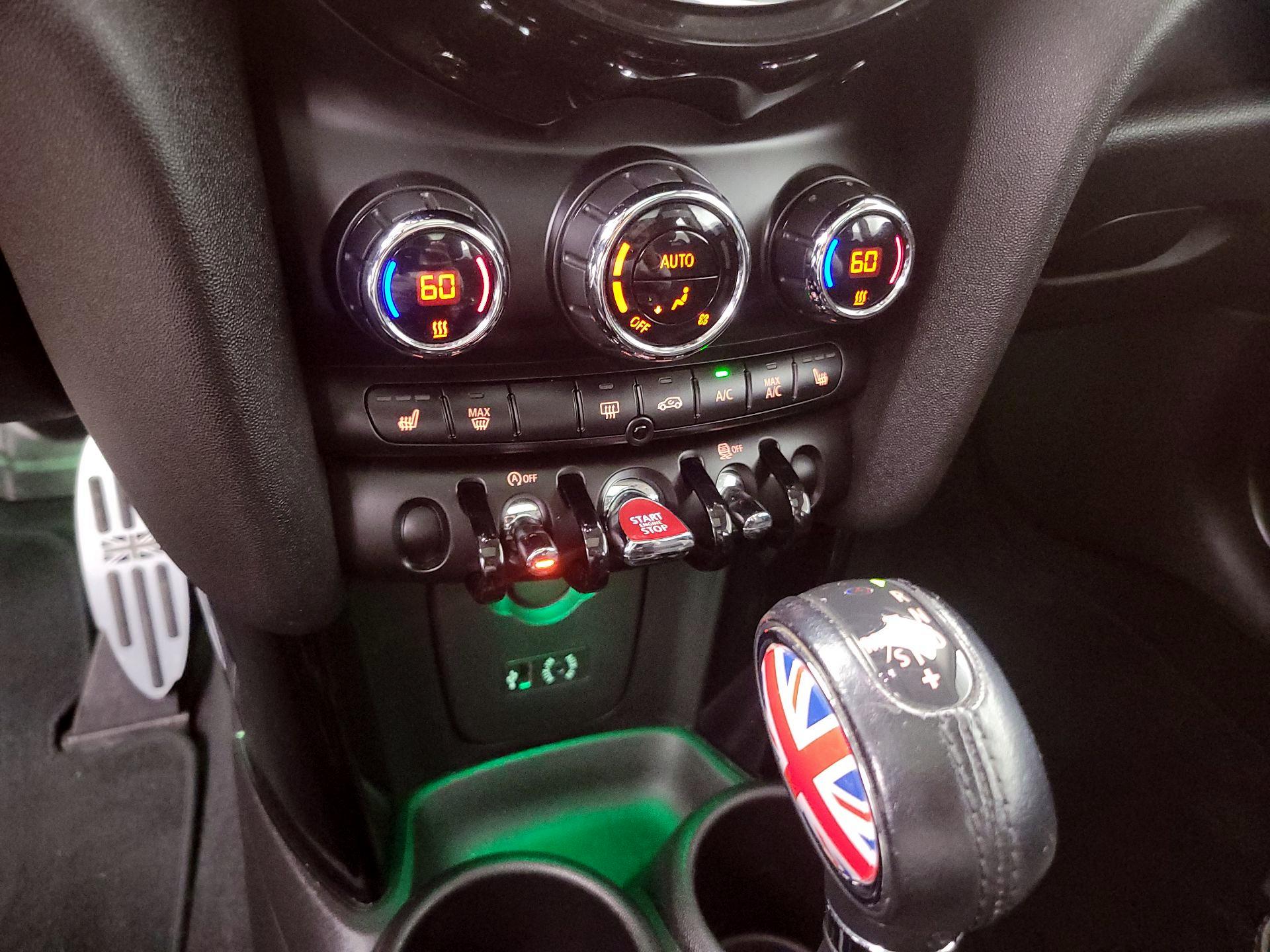 Thumbnail: 2017 MINI Cooper Hardtop - 15