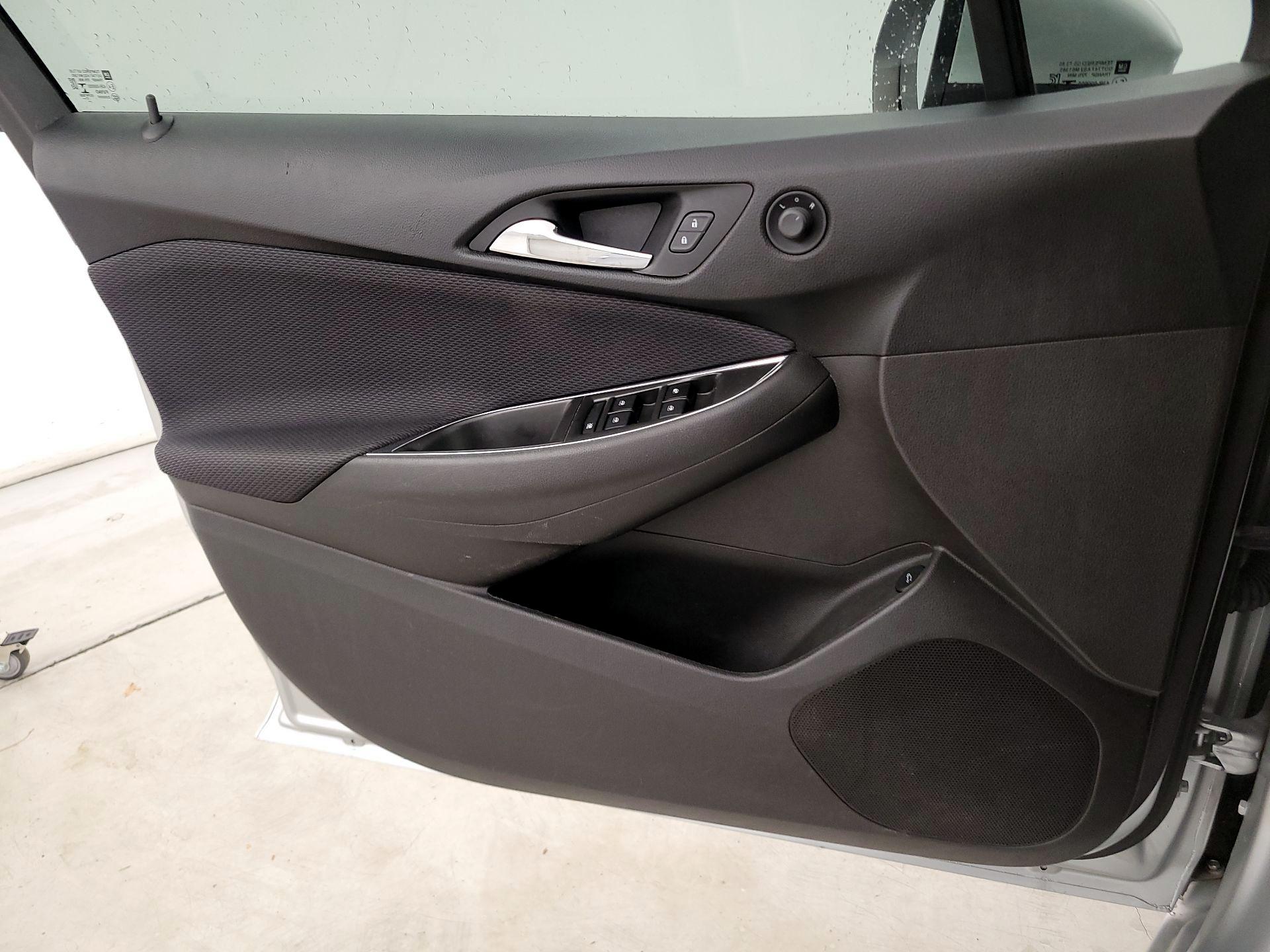 Thumbnail: 2018 Chevrolet Cruze - 12