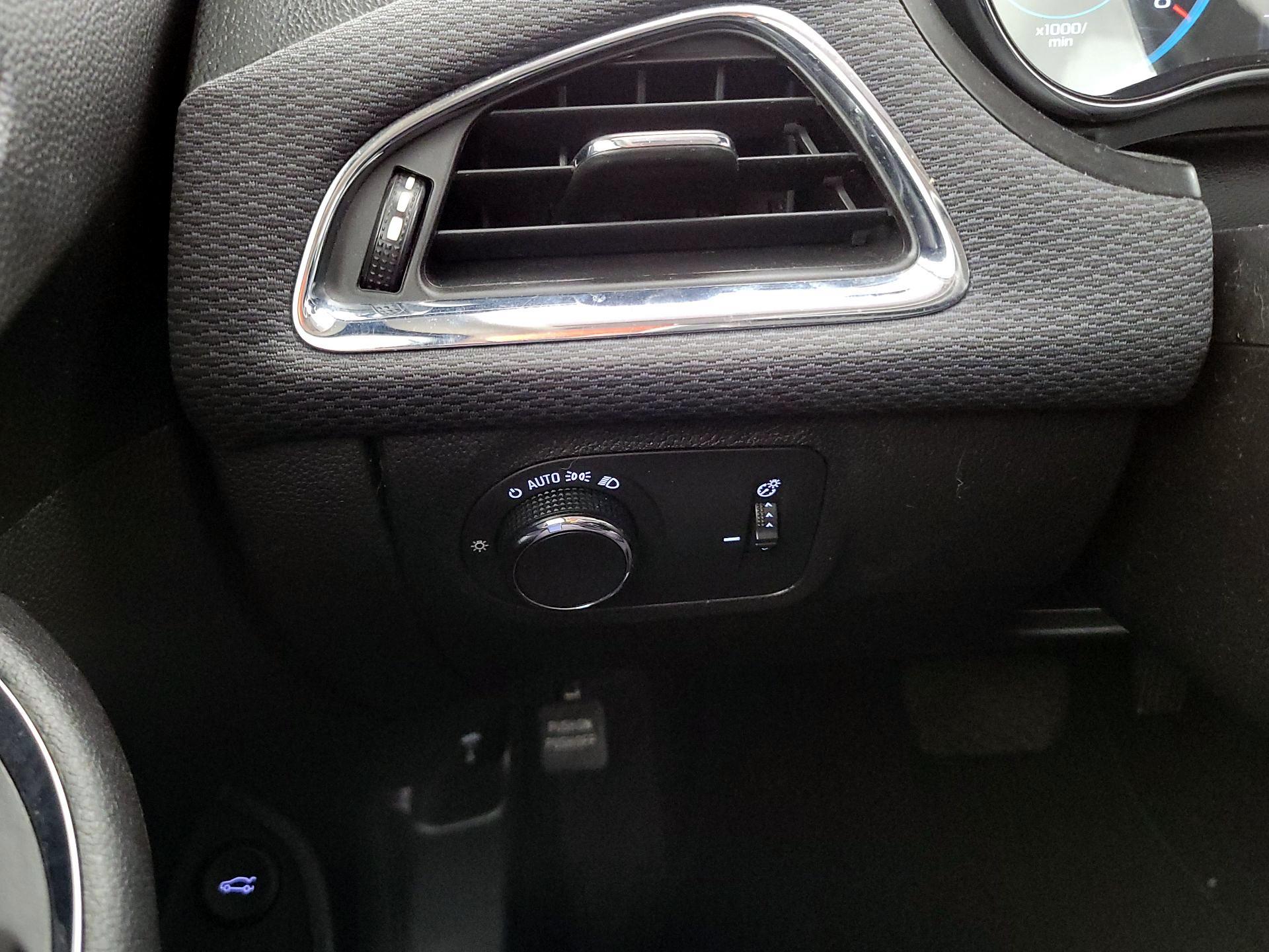 Thumbnail: 2018 Chevrolet Cruze - 13