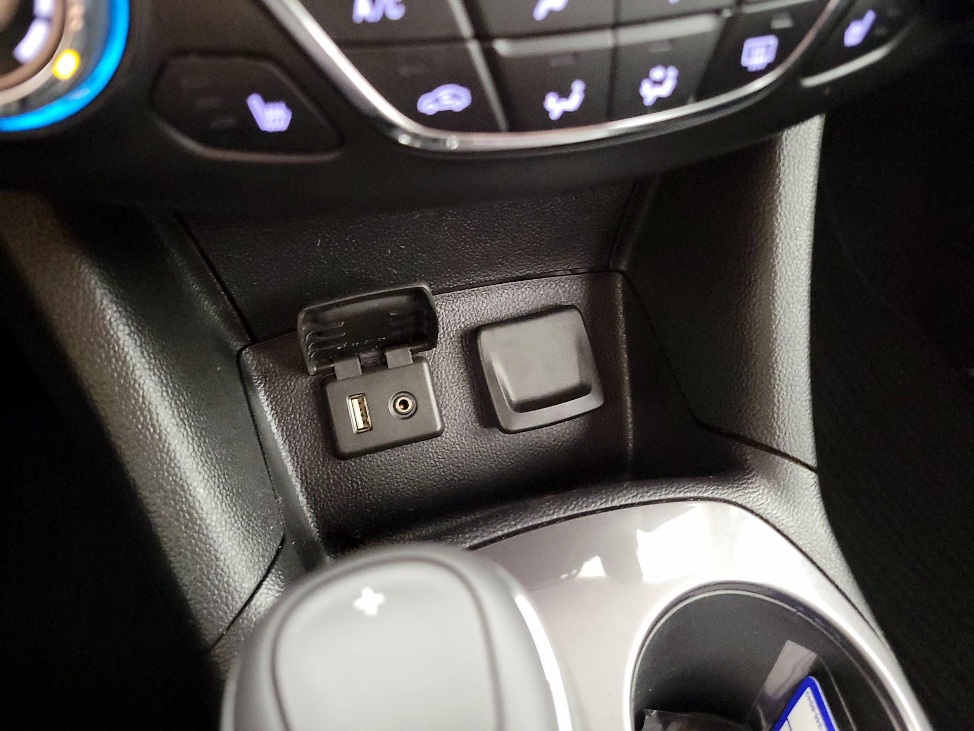 Thumbnail: 2018 Chevrolet Cruze - 18