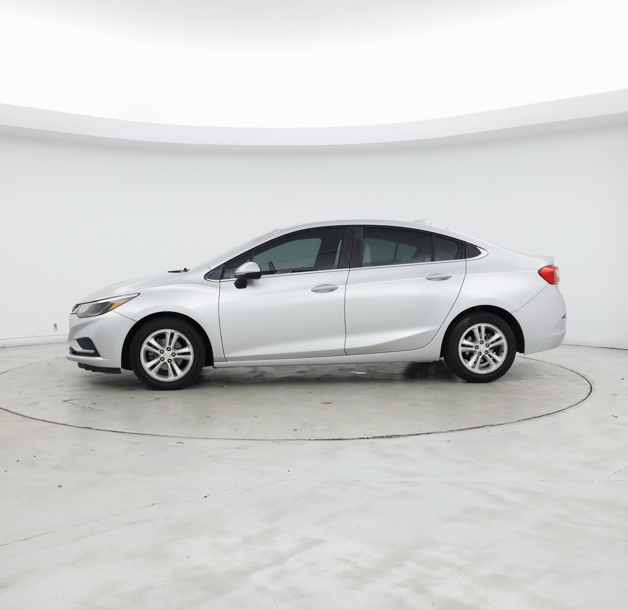 Thumbnail: 2018 Chevrolet Cruze - 3