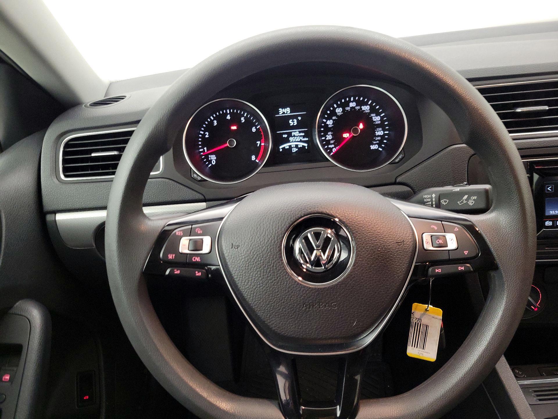 Thumbnail: 2017 Volkswagen Jetta - 10